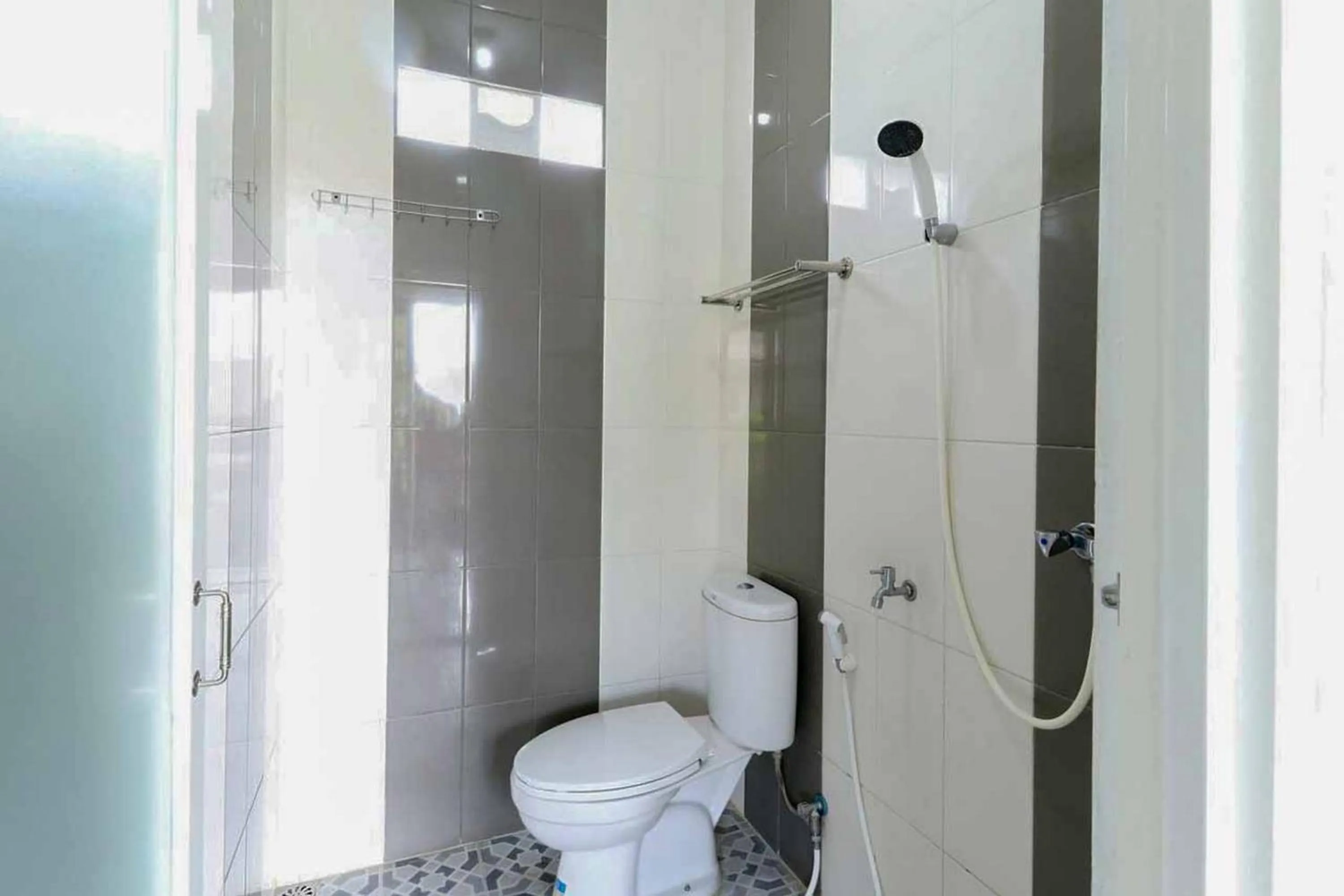 Bathroom in Griya Mulya near Alun Alun Batu Mitra RedDoorz