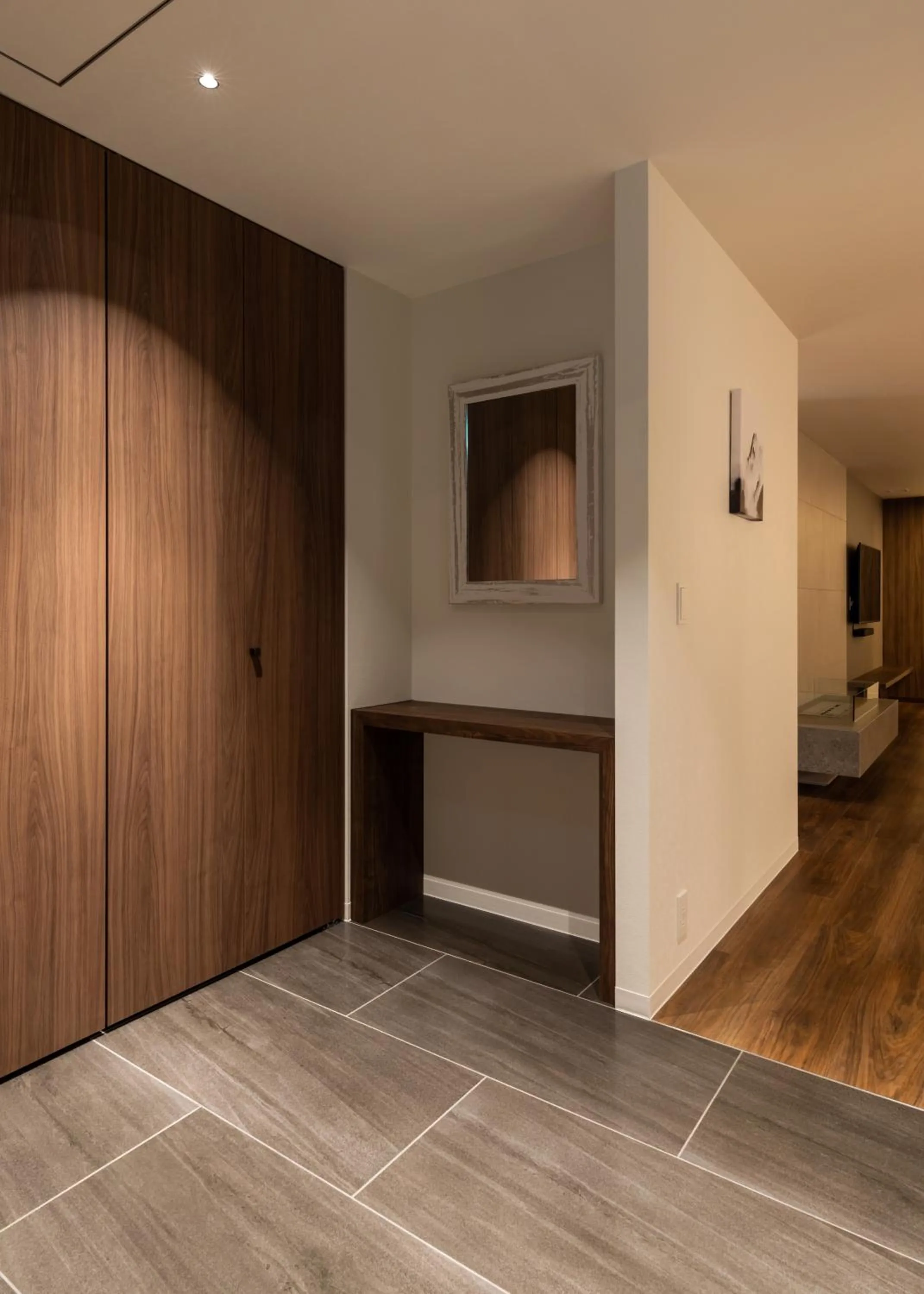 wardrobe, Bed in The Vale Rusutsu