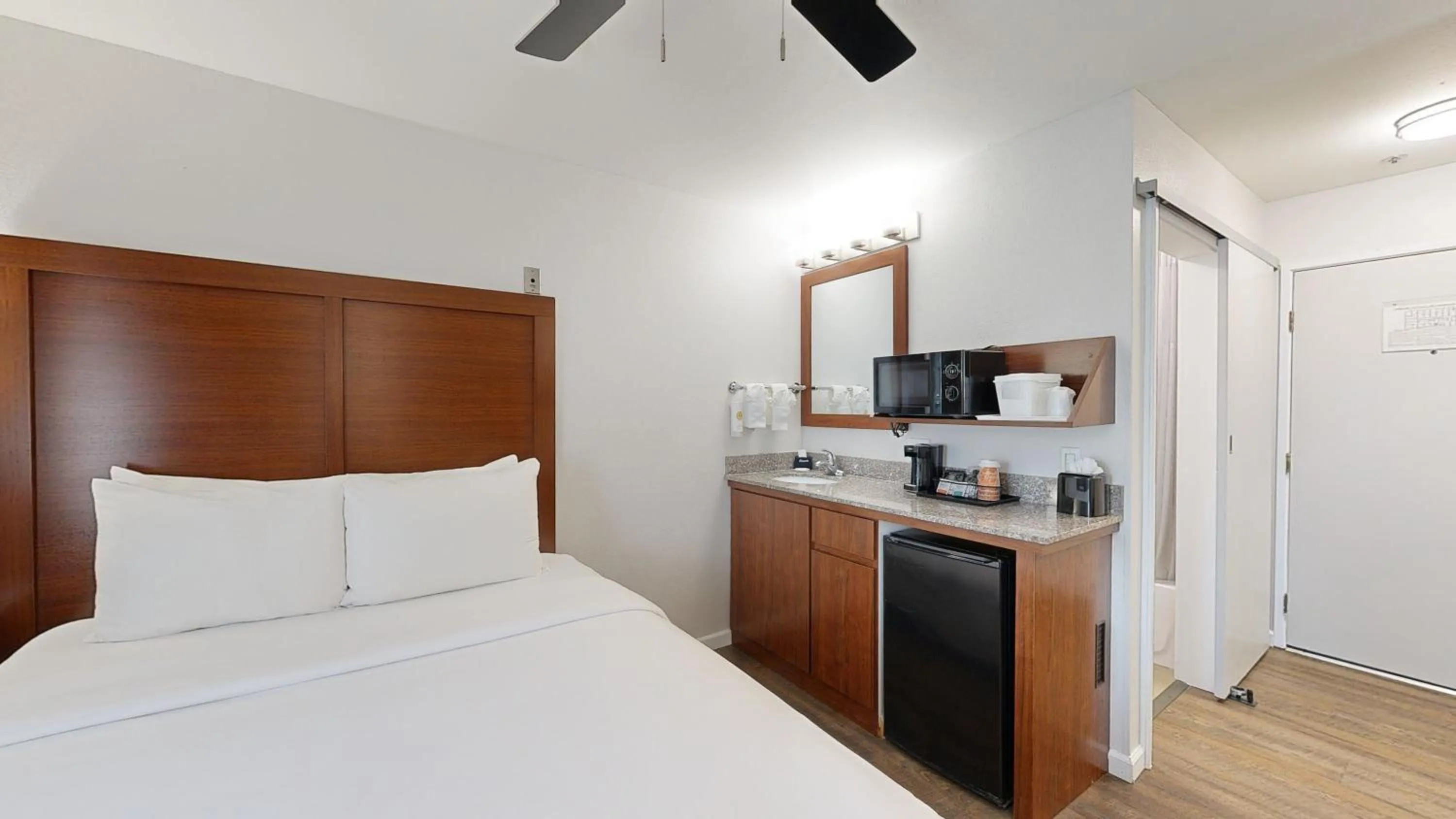 Bed in Comfort Inn Gaslamp Convention Center