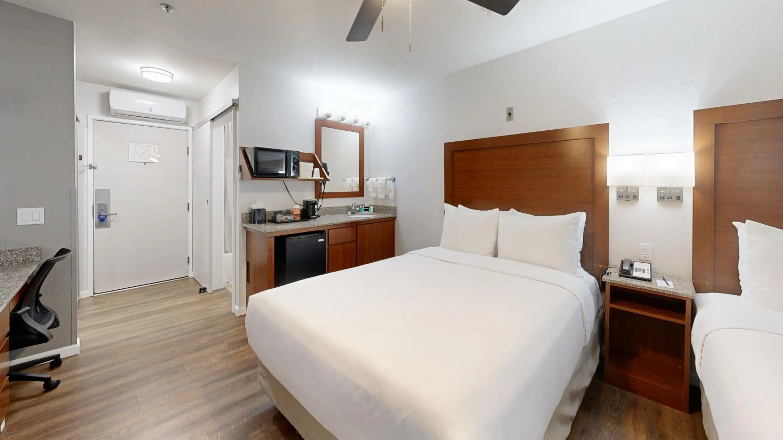 Bed in Comfort Inn Gaslamp Convention Center