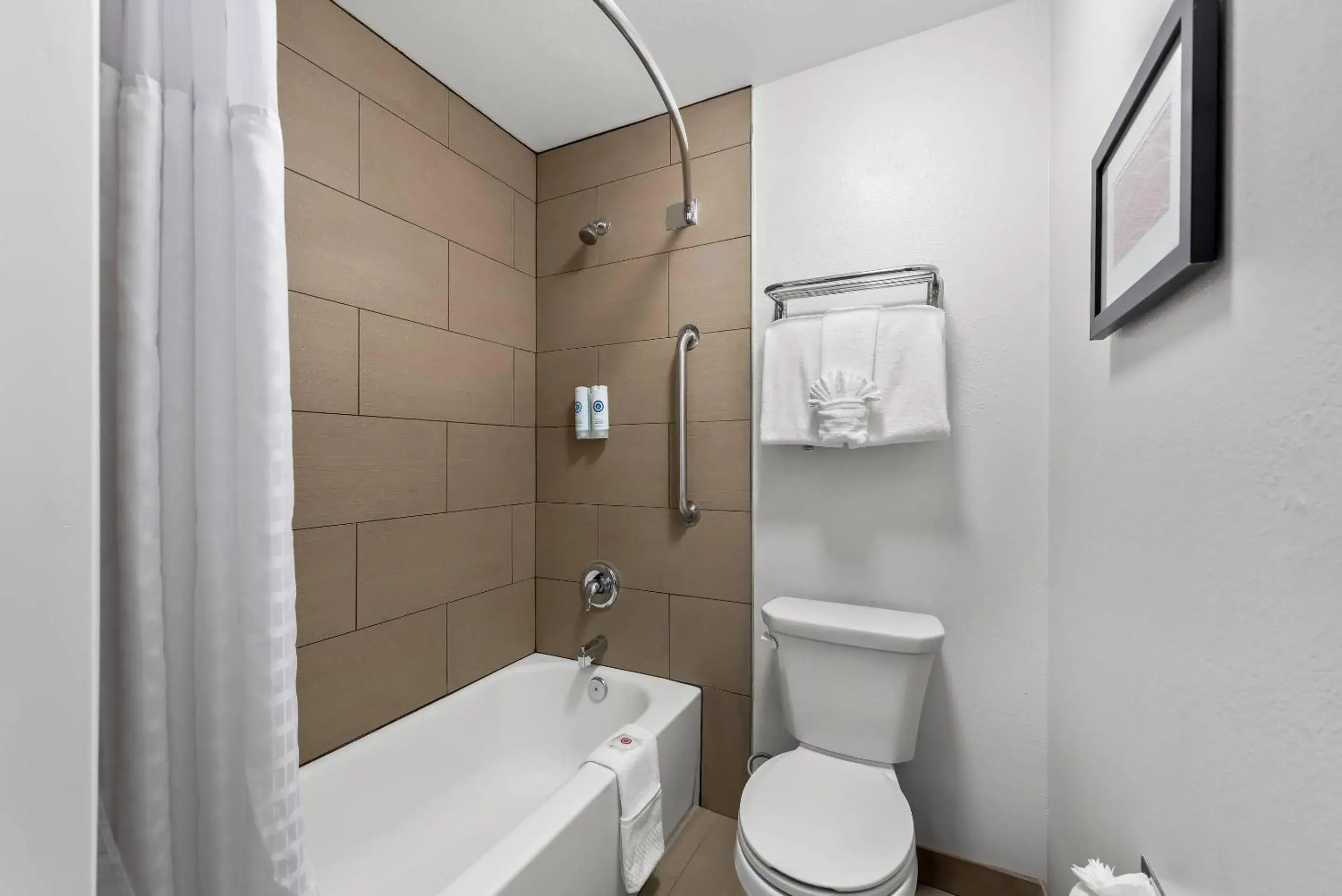 Bedroom in Comfort Inn Gaslamp Convention Center Bedroom in Comfort Inn Gaslamp Convention Center