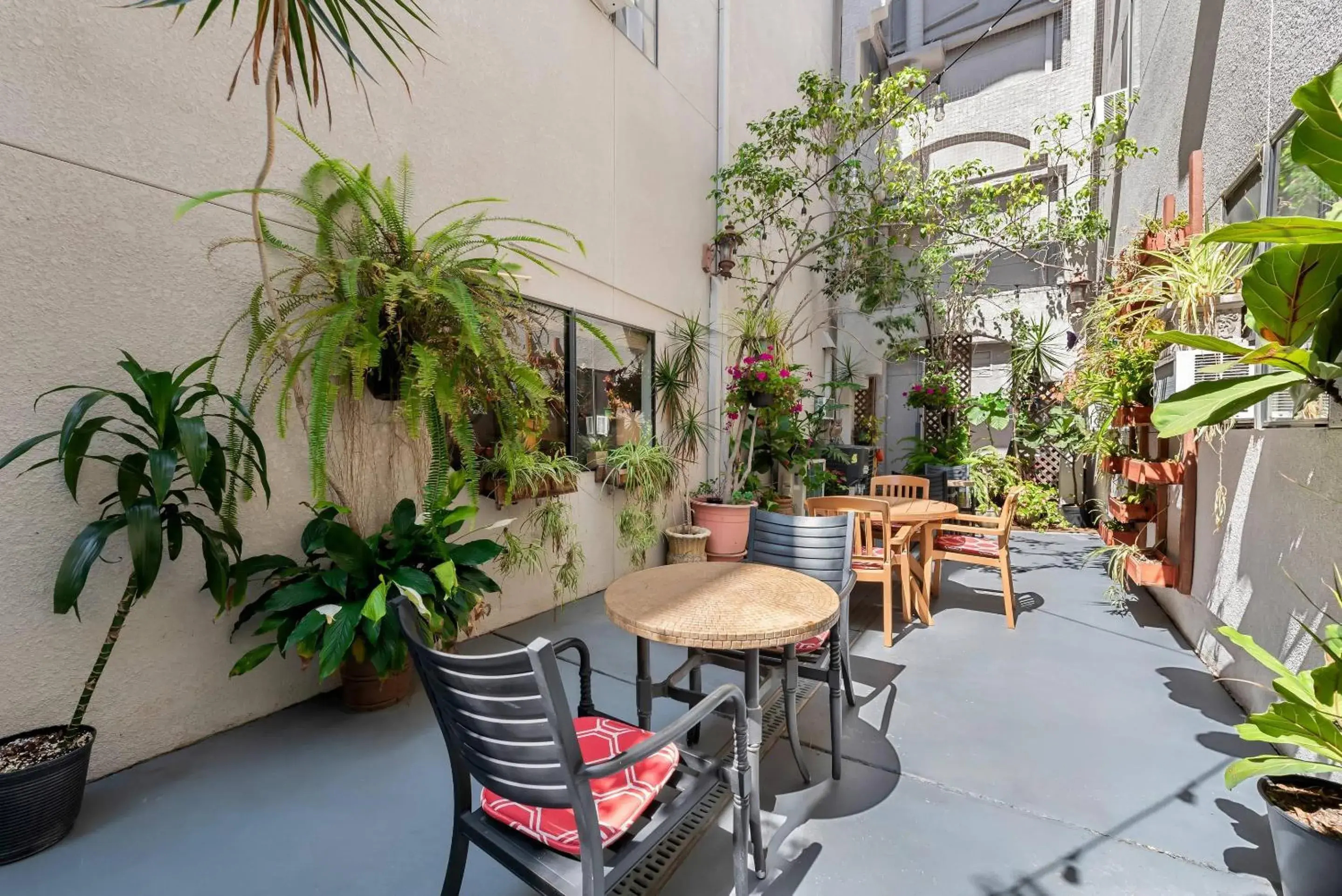 Swimming pool in Comfort Inn Gaslamp Convention Center Swimming pool in Comfort Inn Gaslamp Convention Center