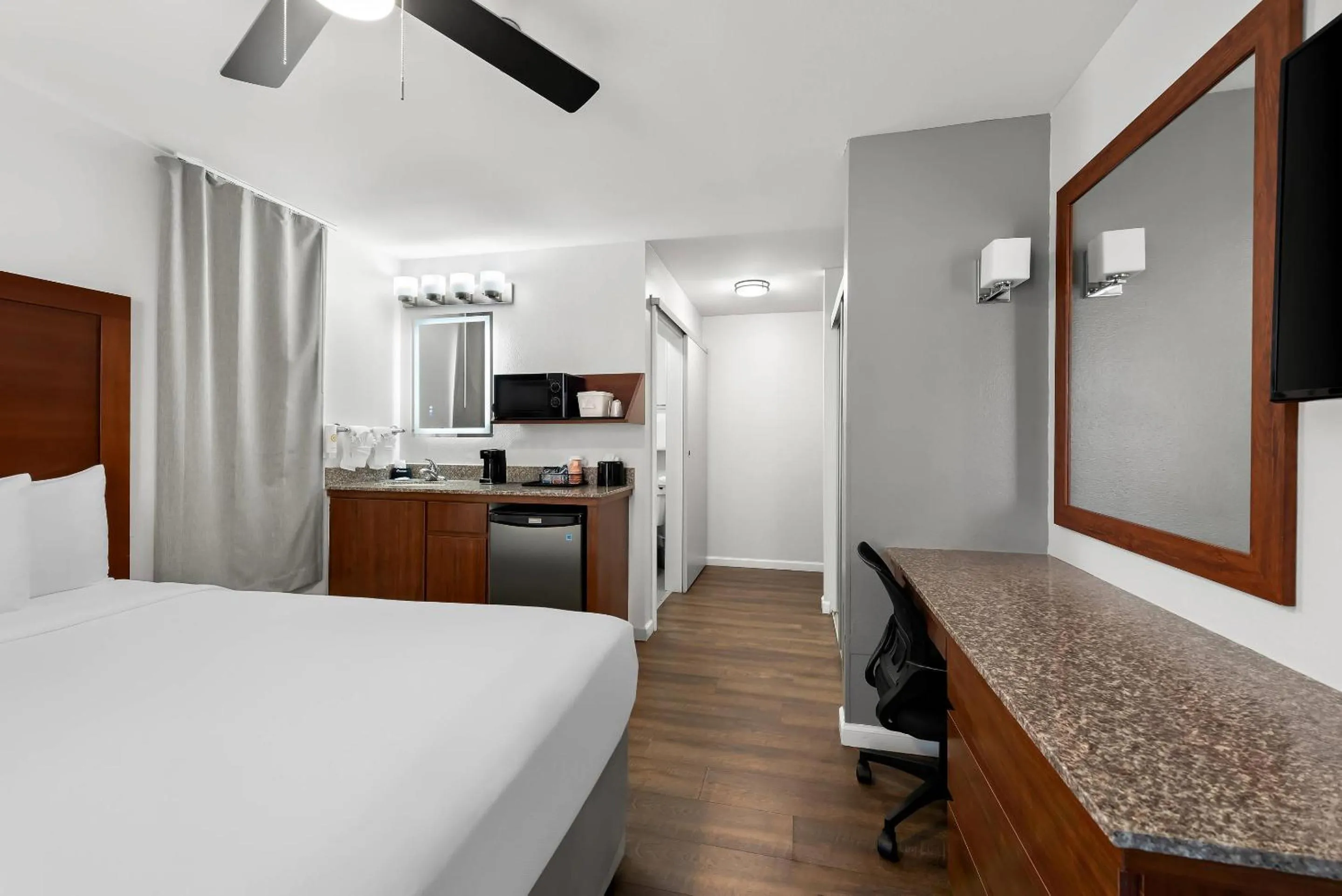 Bedroom, Bed in Comfort Inn Gaslamp Convention Center