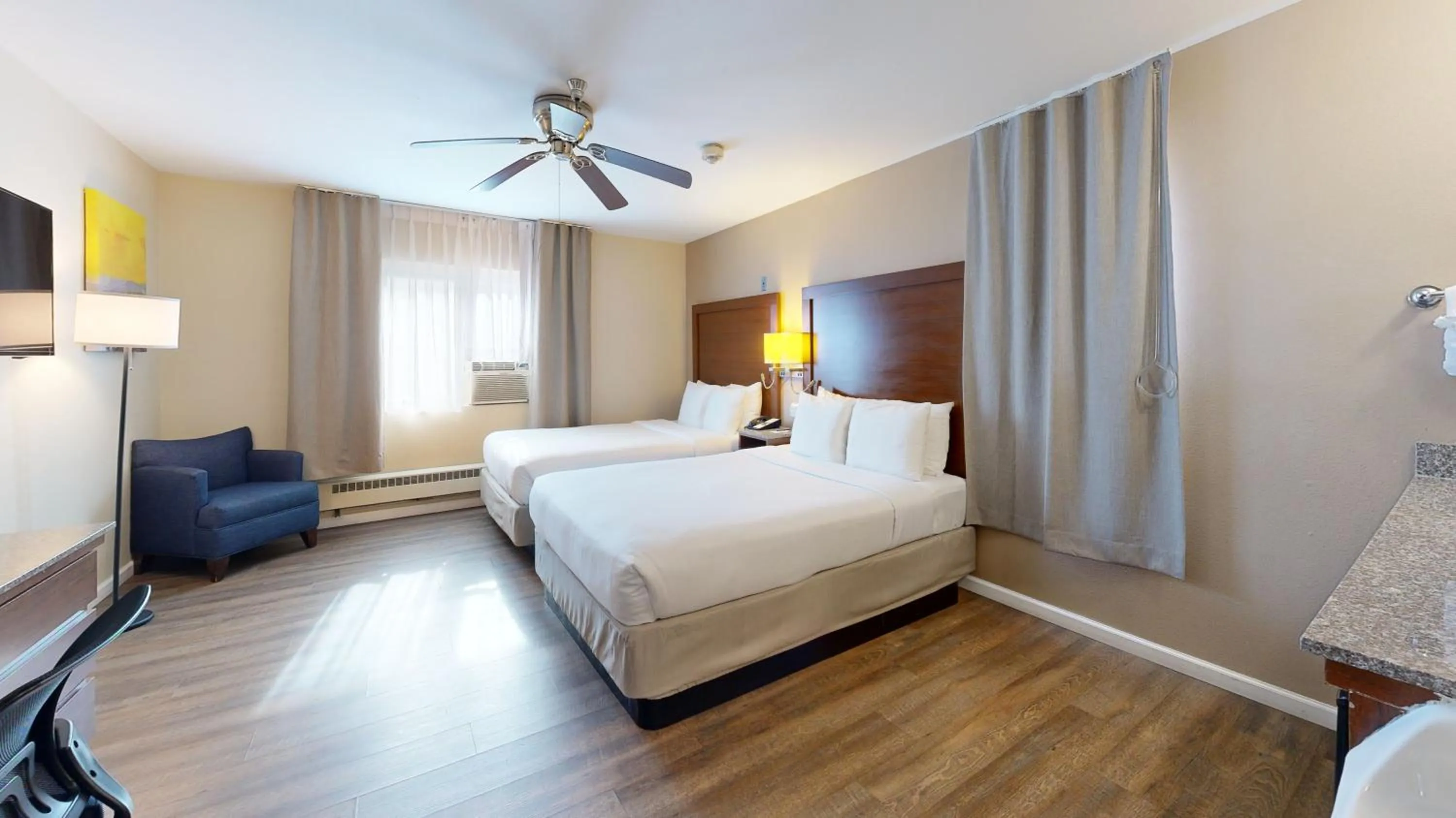 Bed in Comfort Inn Gaslamp Convention Center