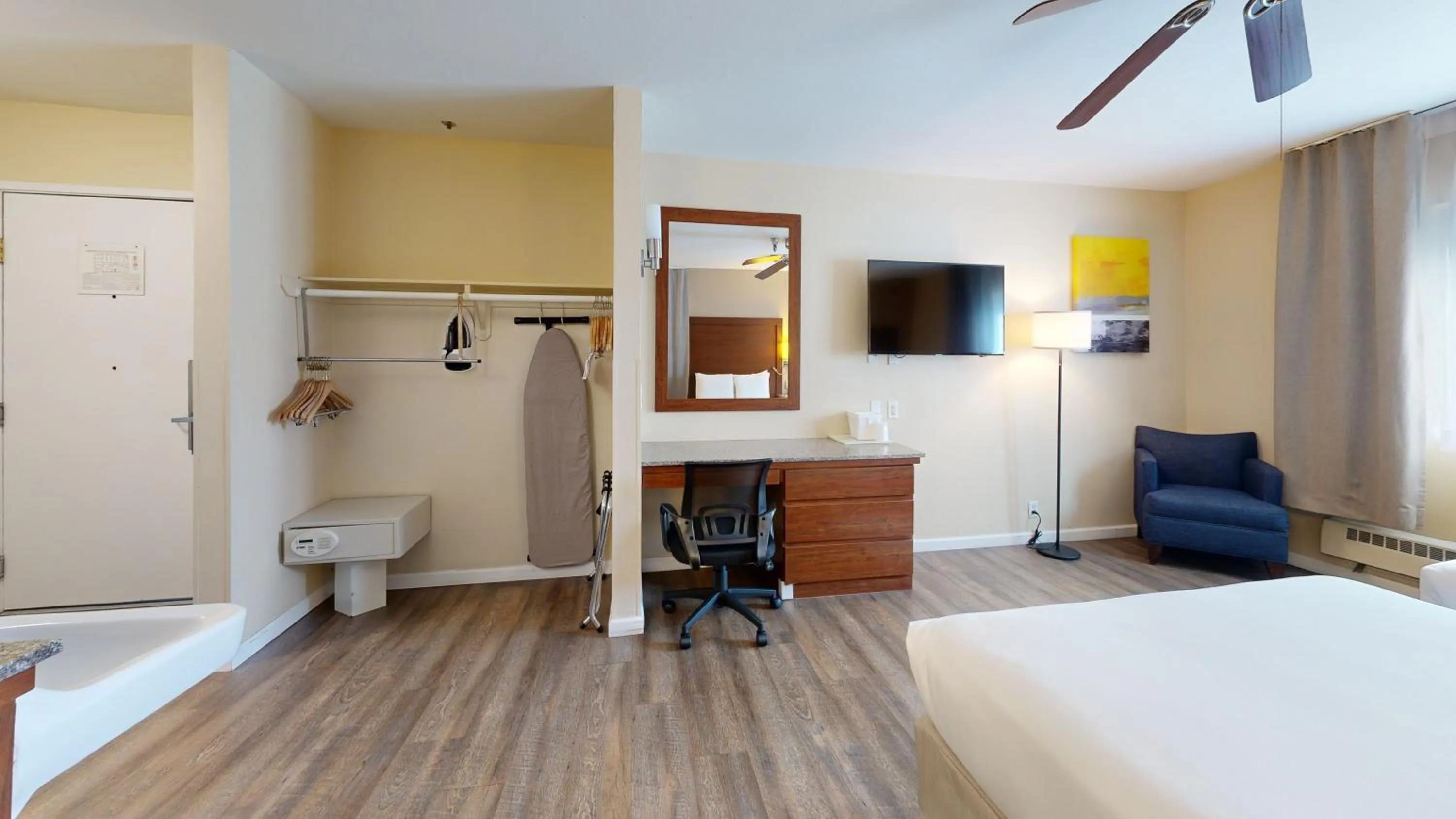 Bed in Comfort Inn Gaslamp Convention Center