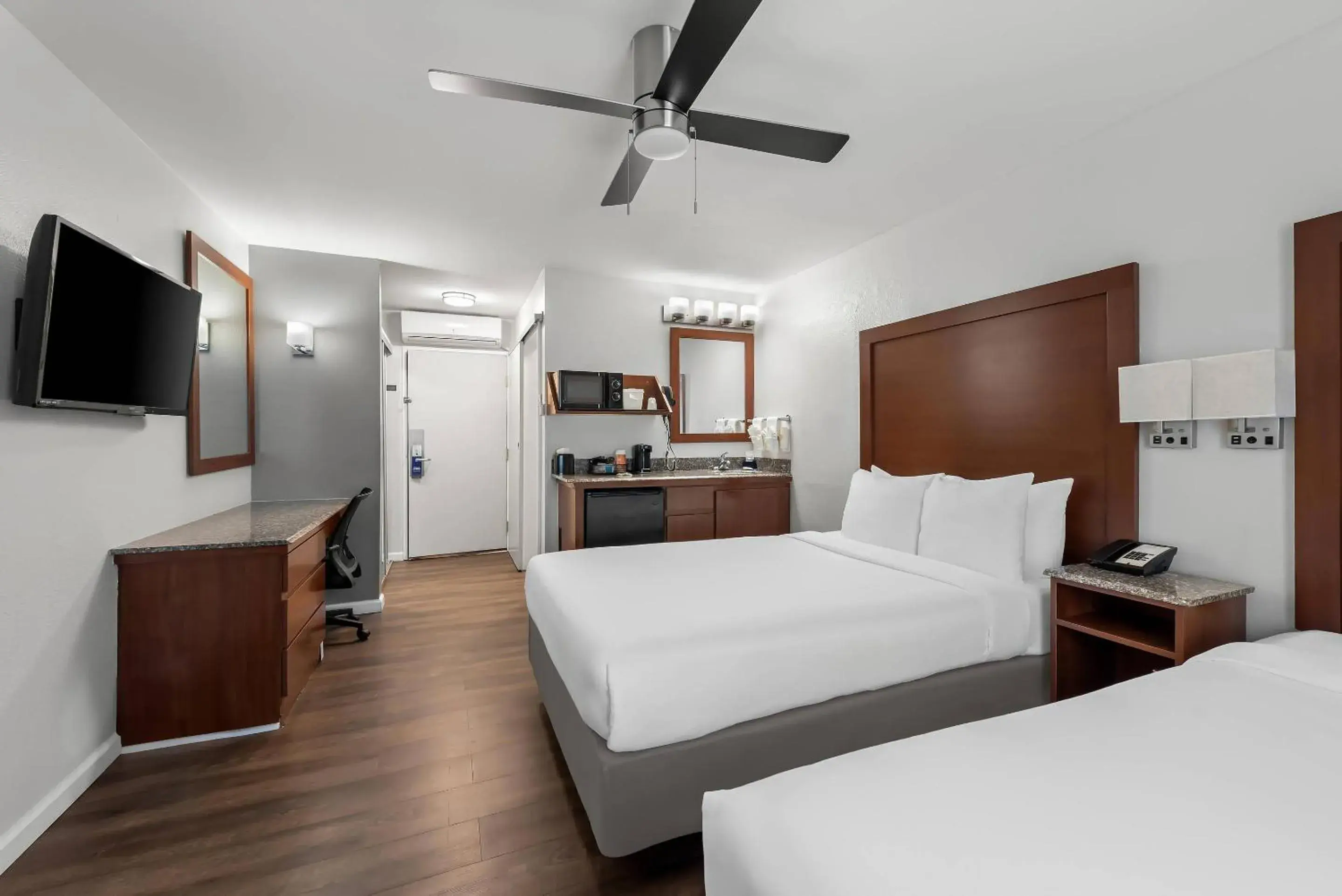 Bedroom, Bed in Comfort Inn Gaslamp Convention Center Bedroom, Bed in Comfort Inn Gaslamp Convention Center