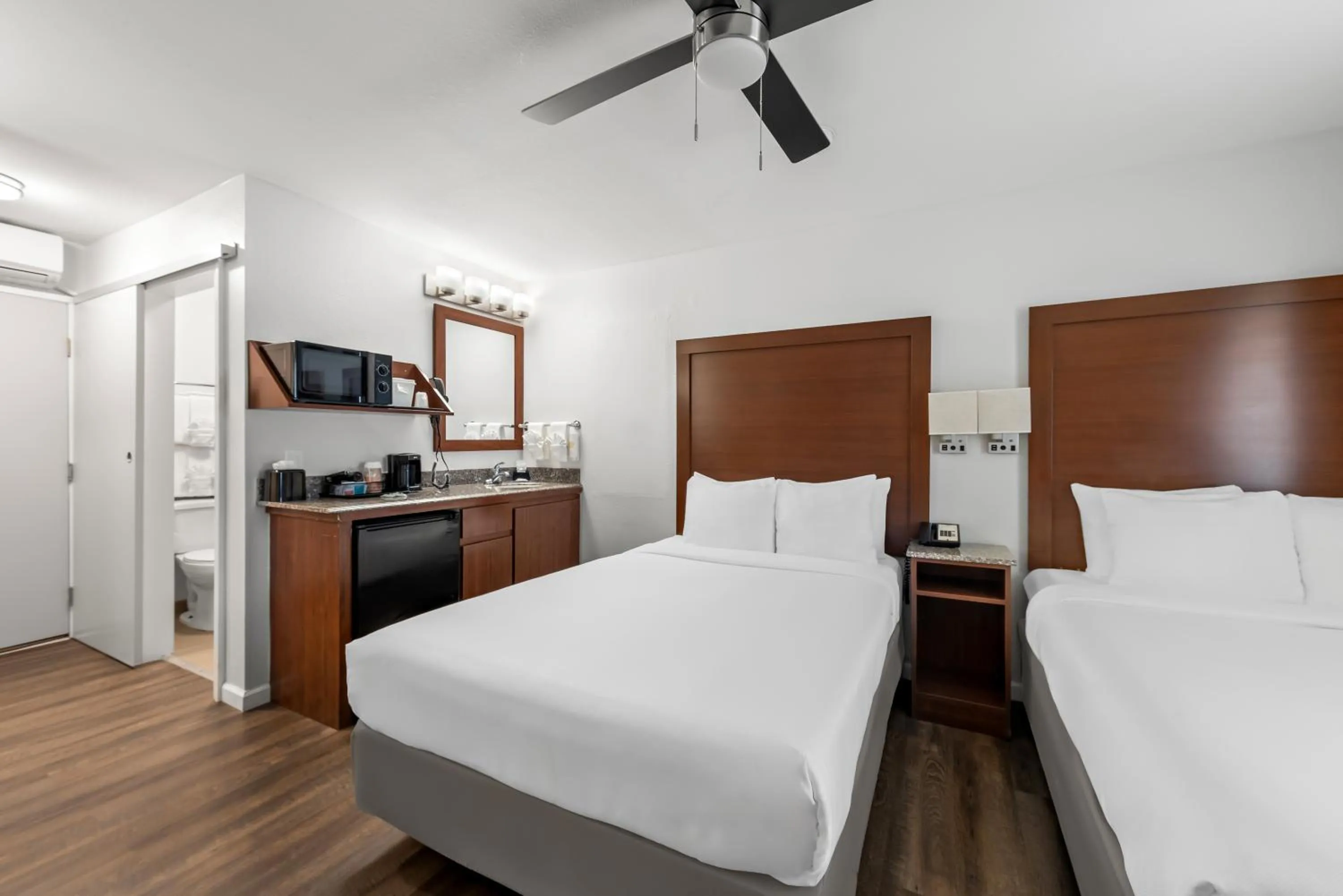 Bed in Comfort Inn Gaslamp Convention Center