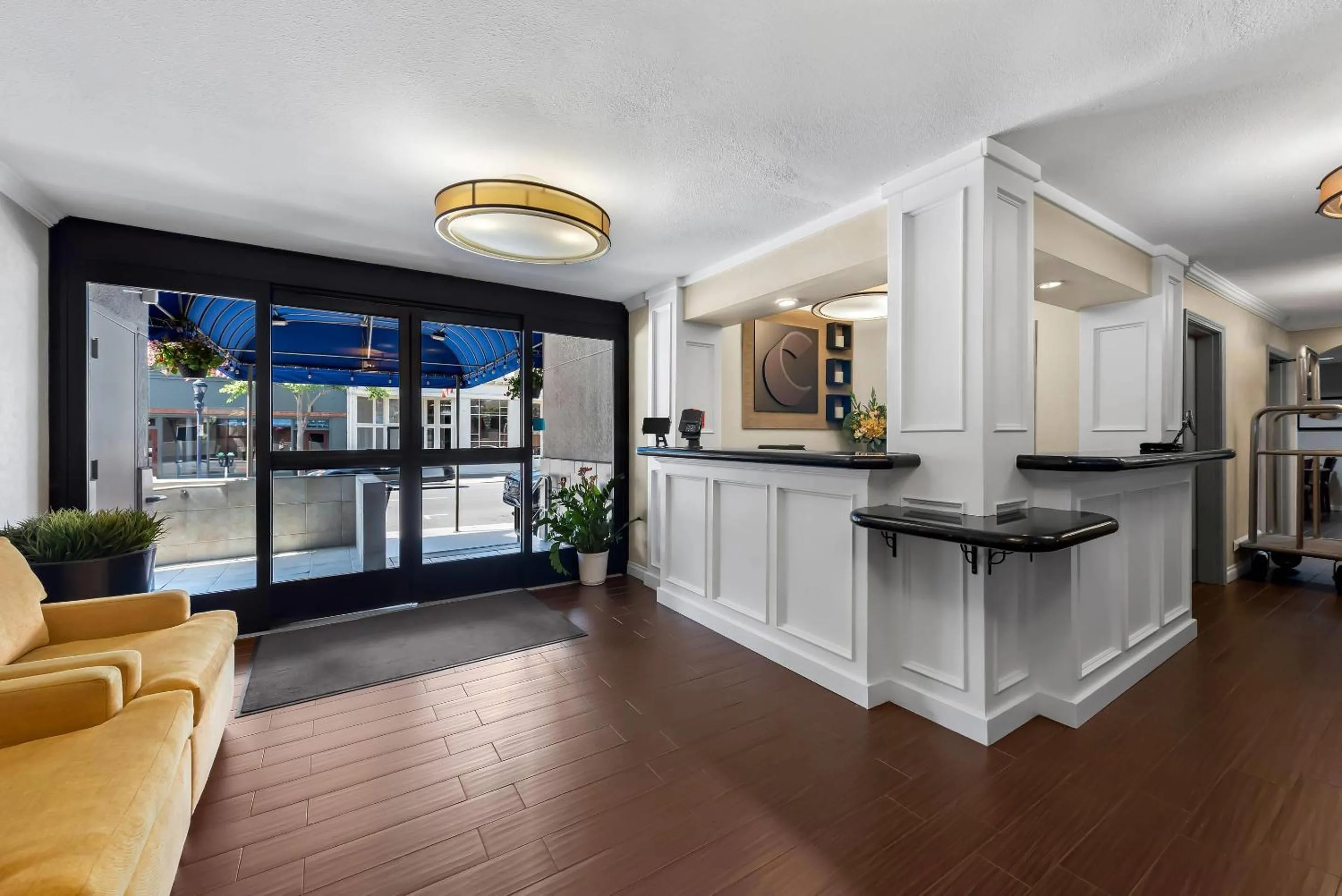 Lobby or reception in Comfort Inn Gaslamp Convention Center