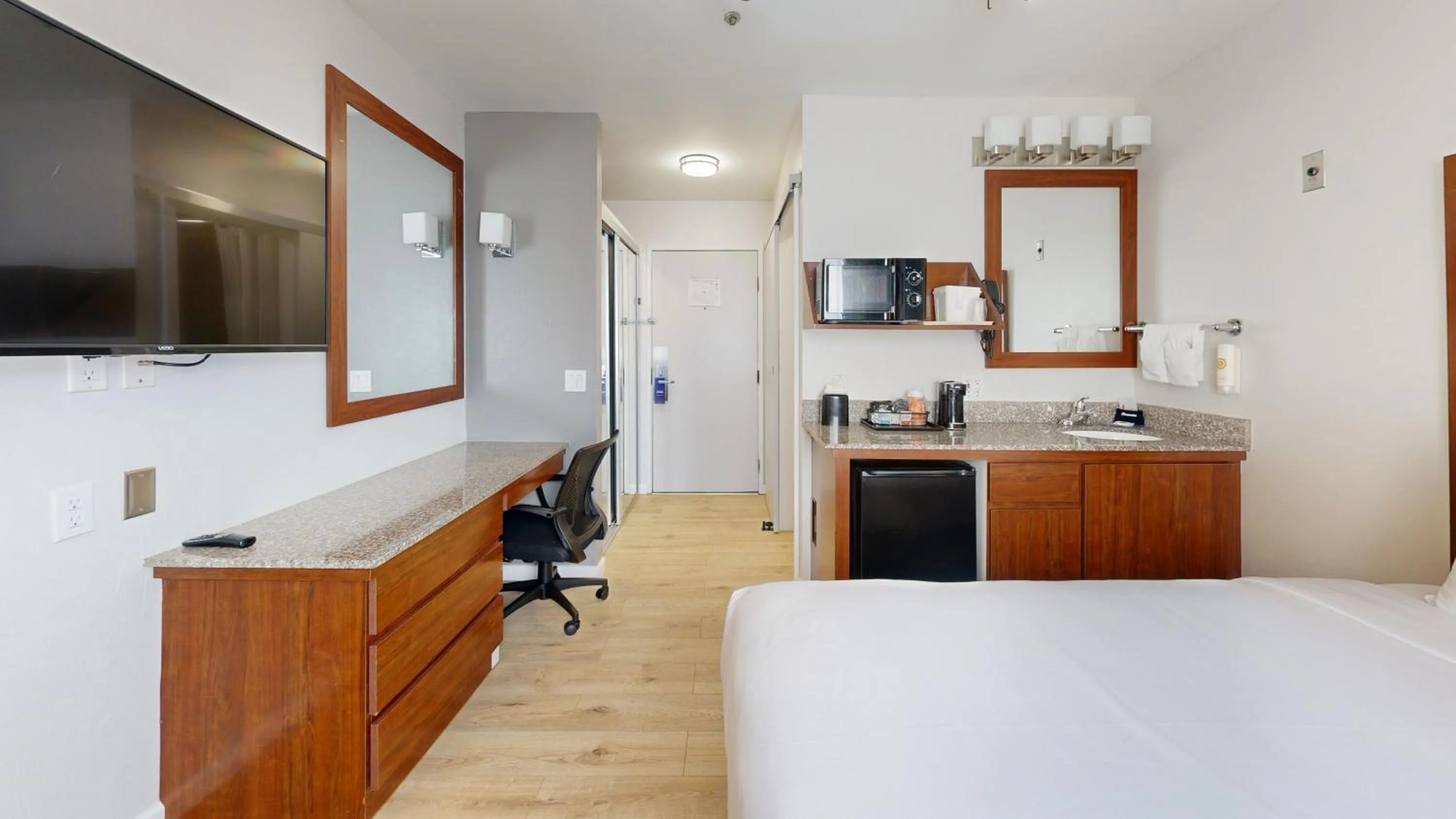 Bed in Comfort Inn Gaslamp Convention Center