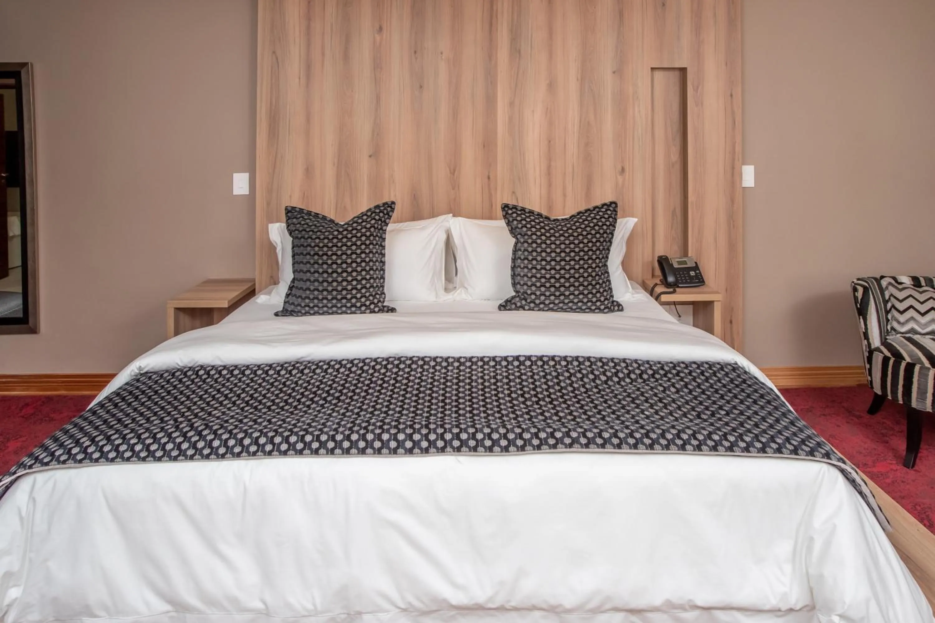 Bed in LOCH LOGAN HOTEL