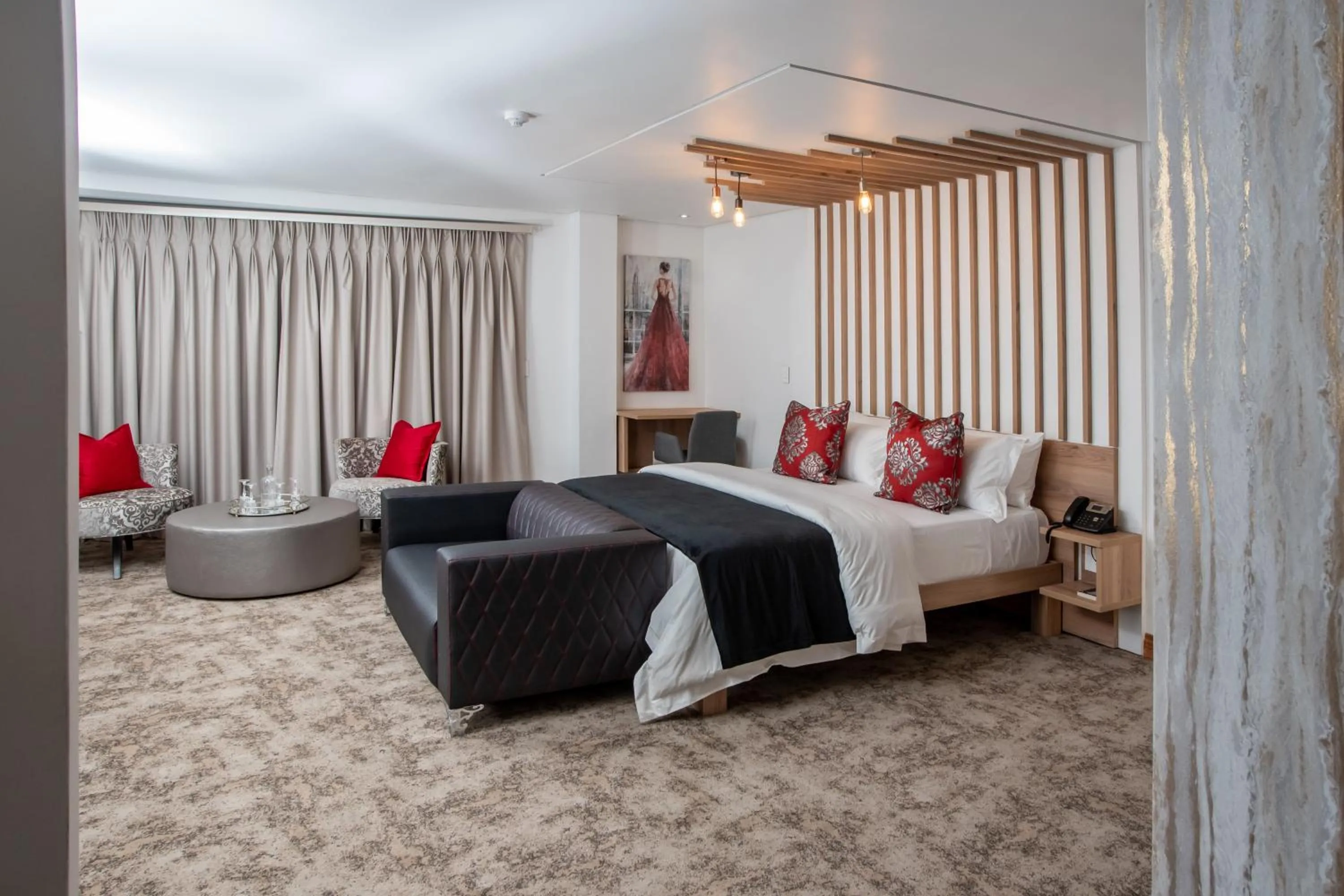 Bed in LOCH LOGAN HOTEL