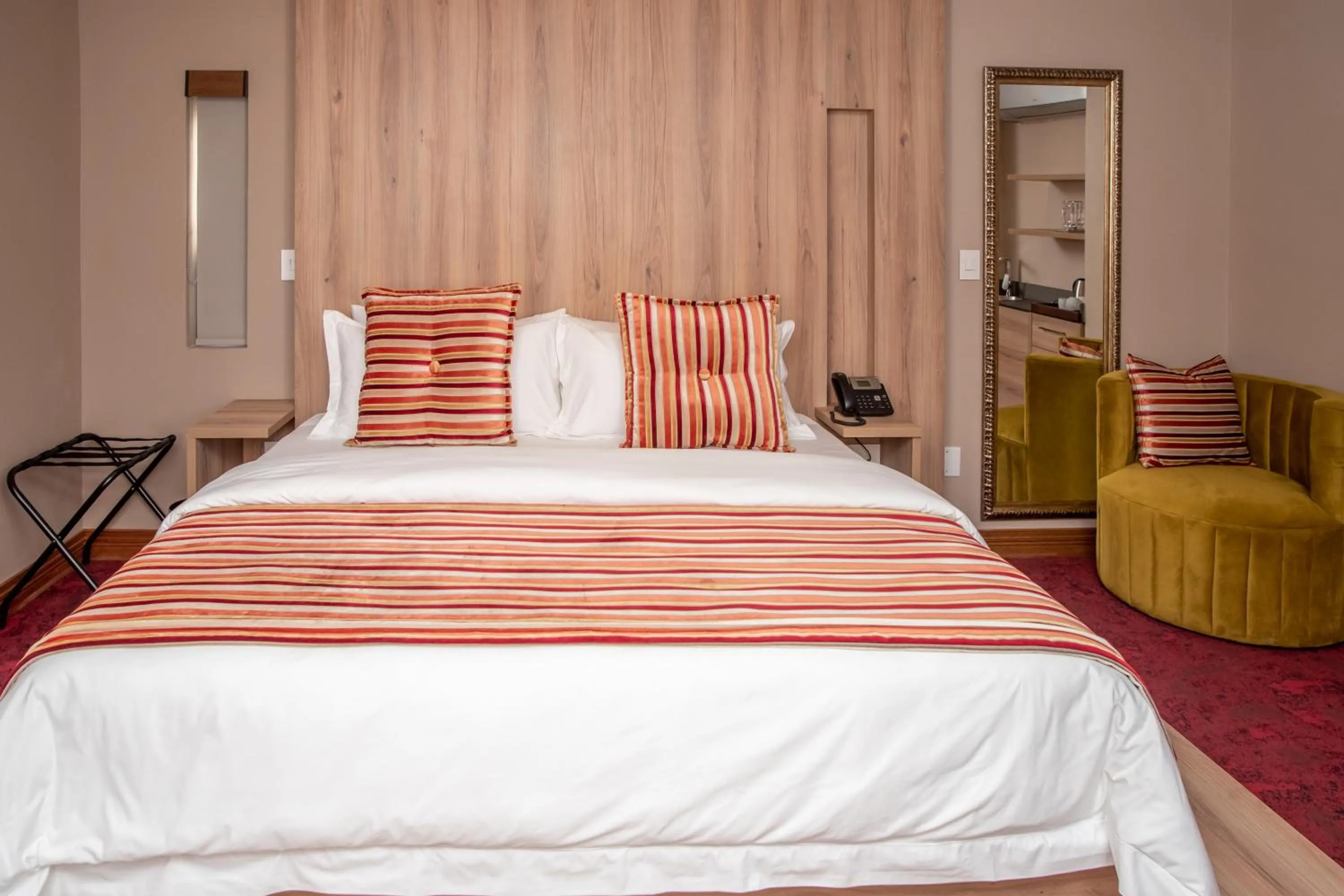 Bed in LOCH LOGAN HOTEL