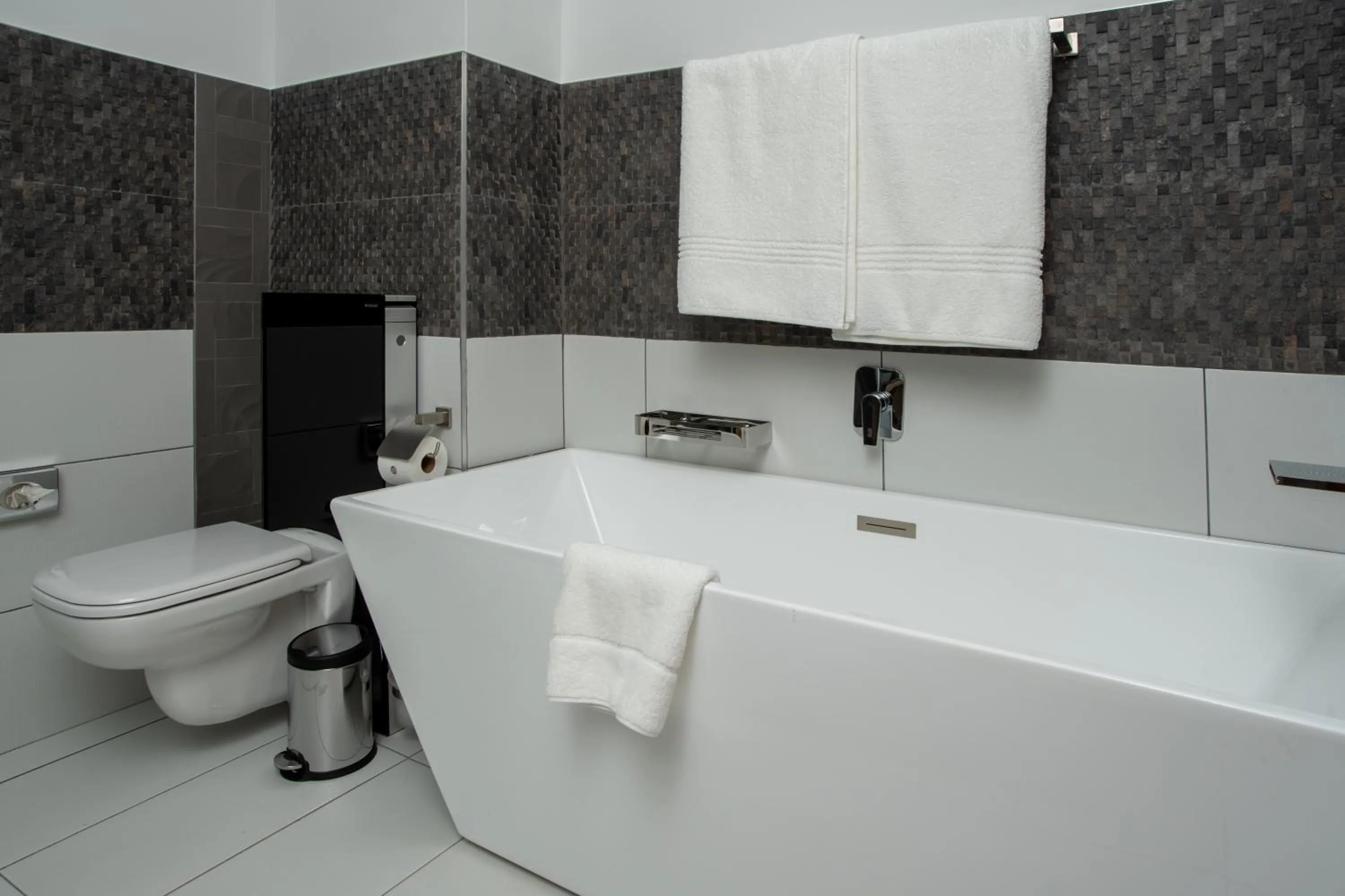 Toilet in LOCH LOGAN HOTEL