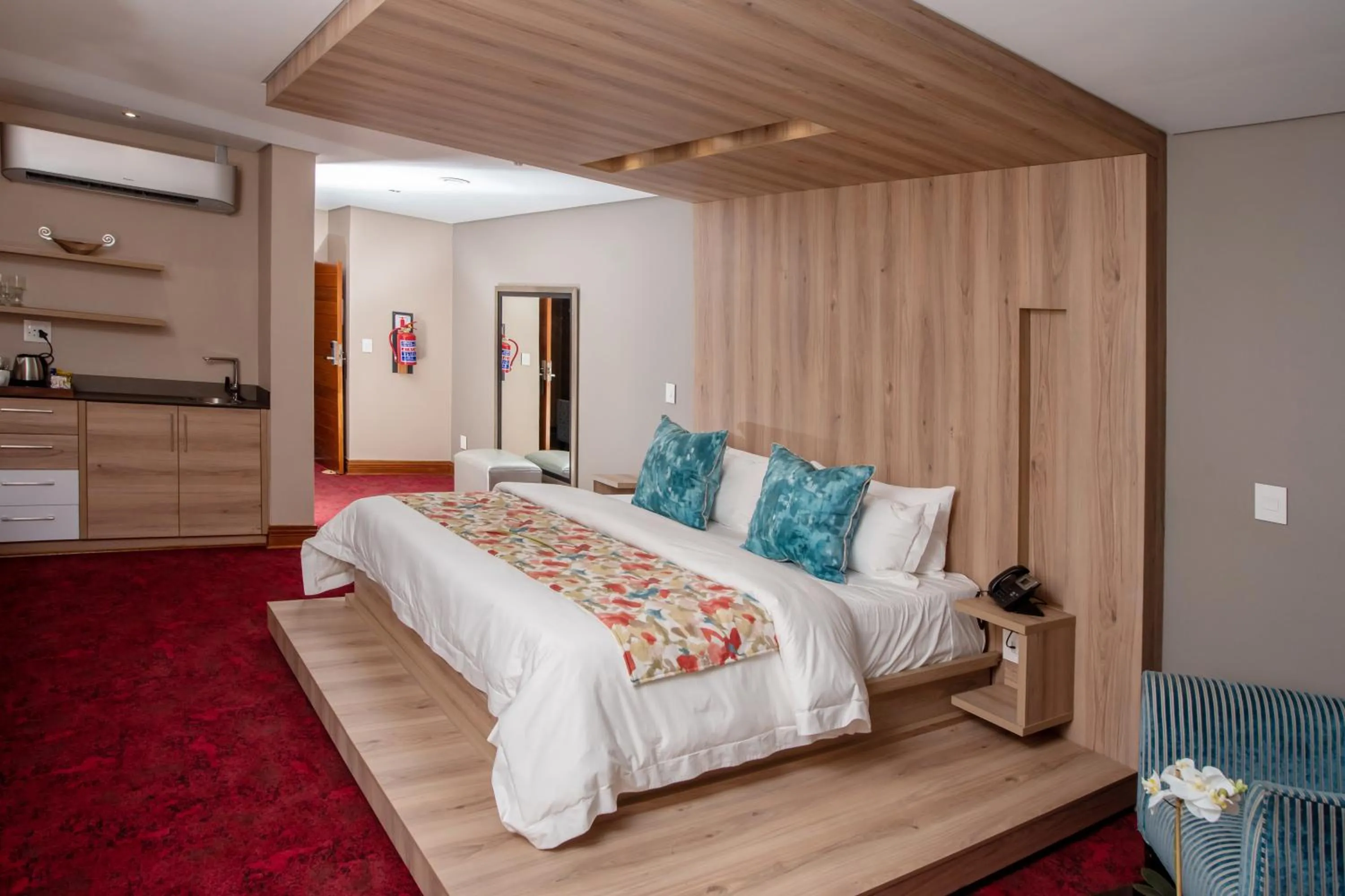 Bed in LOCH LOGAN HOTEL