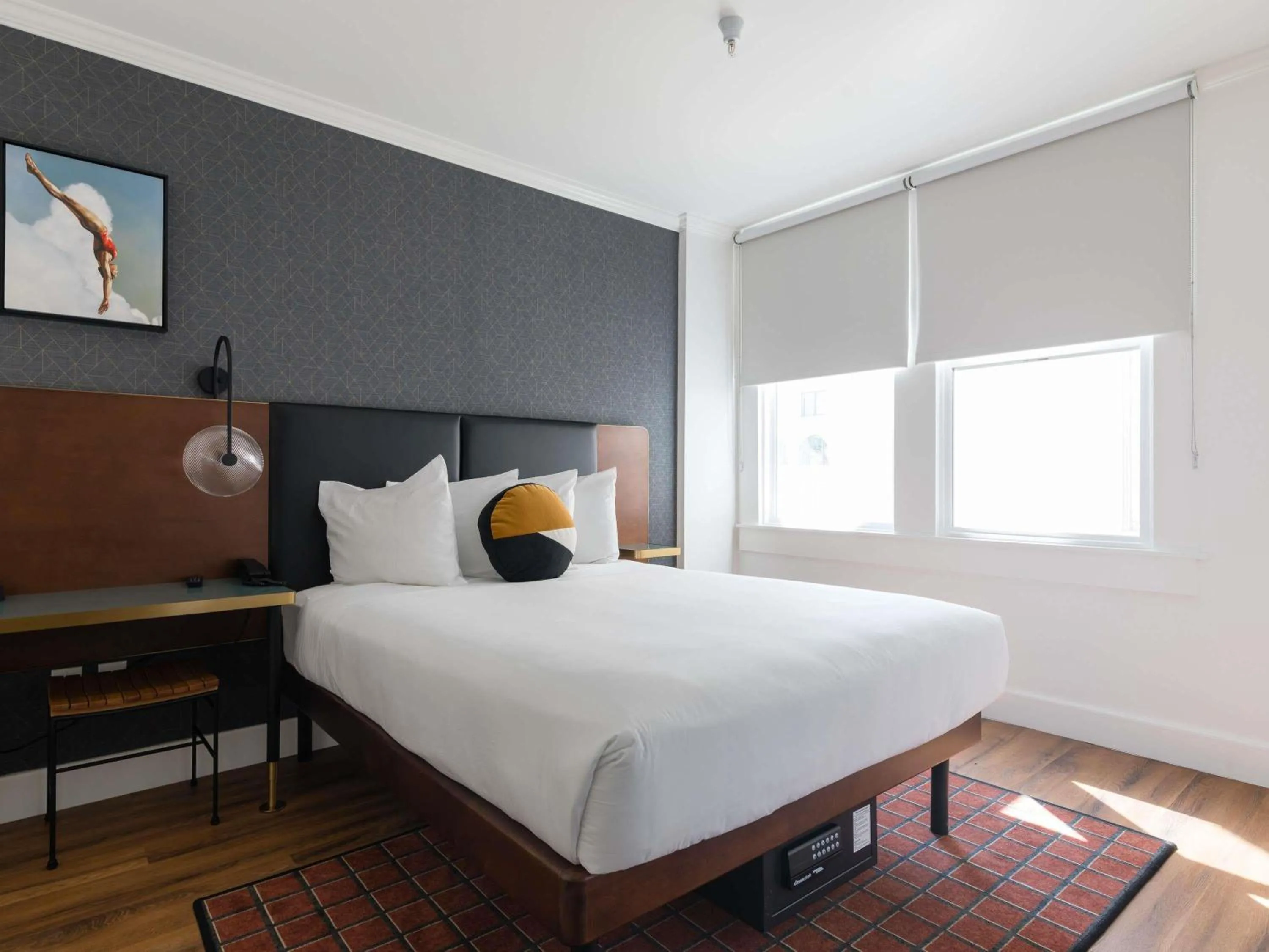 Bedroom, Bed in Hotel Stratford San Francisco - Handwritten Collection