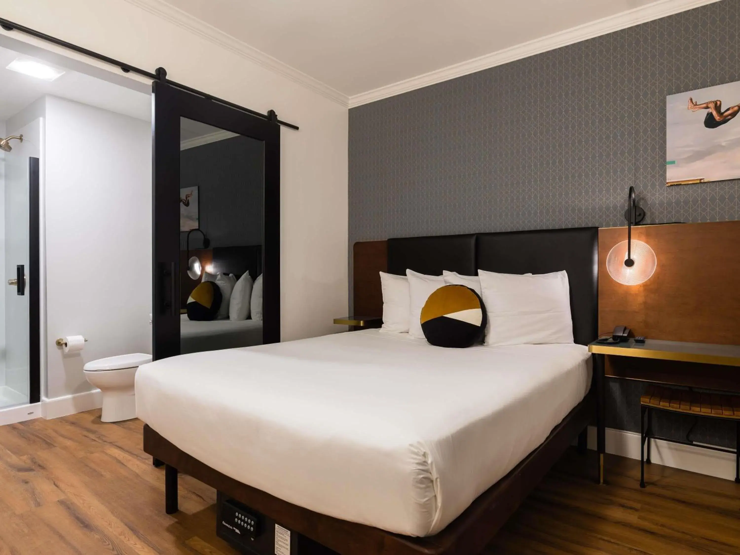 Bedroom, Bed in Hotel Stratford San Francisco - Handwritten Collection Bedroom, Bed in Hotel Stratford San Francisco - Handwritten Collection