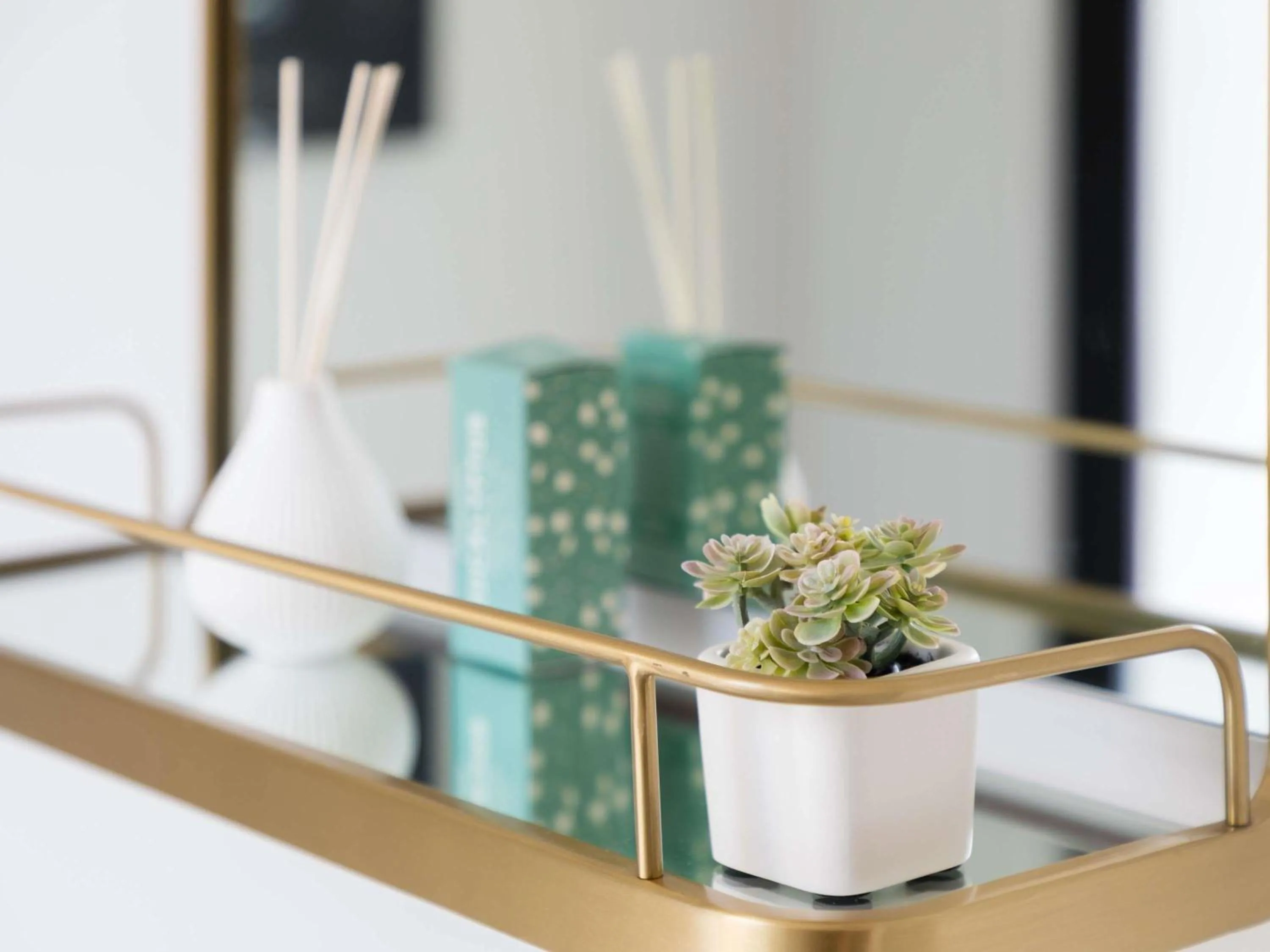 Bedroom in Hotel Stratford San Francisco - Handwritten Collection