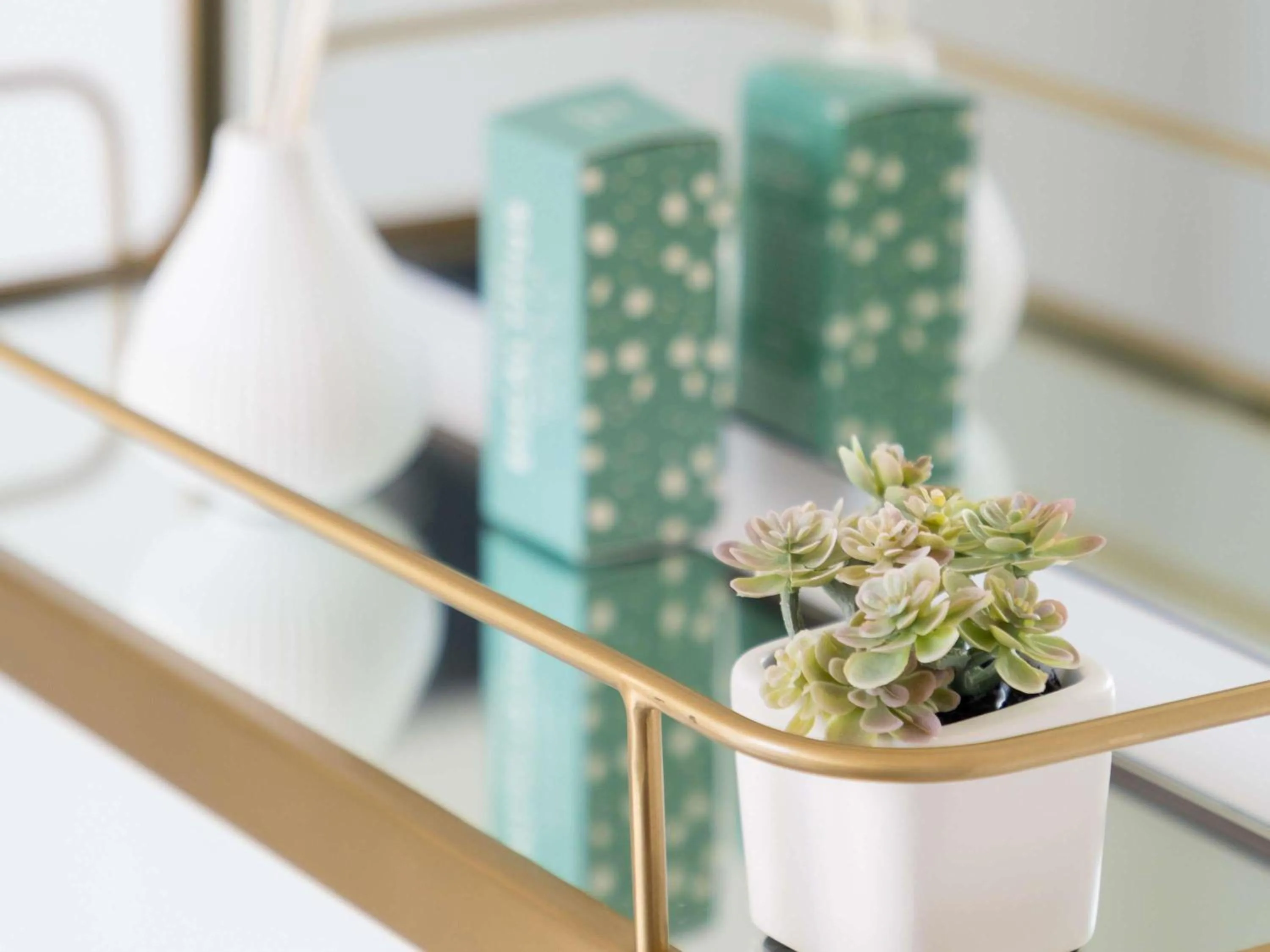 Bedroom in Hotel Stratford San Francisco - Handwritten Collection