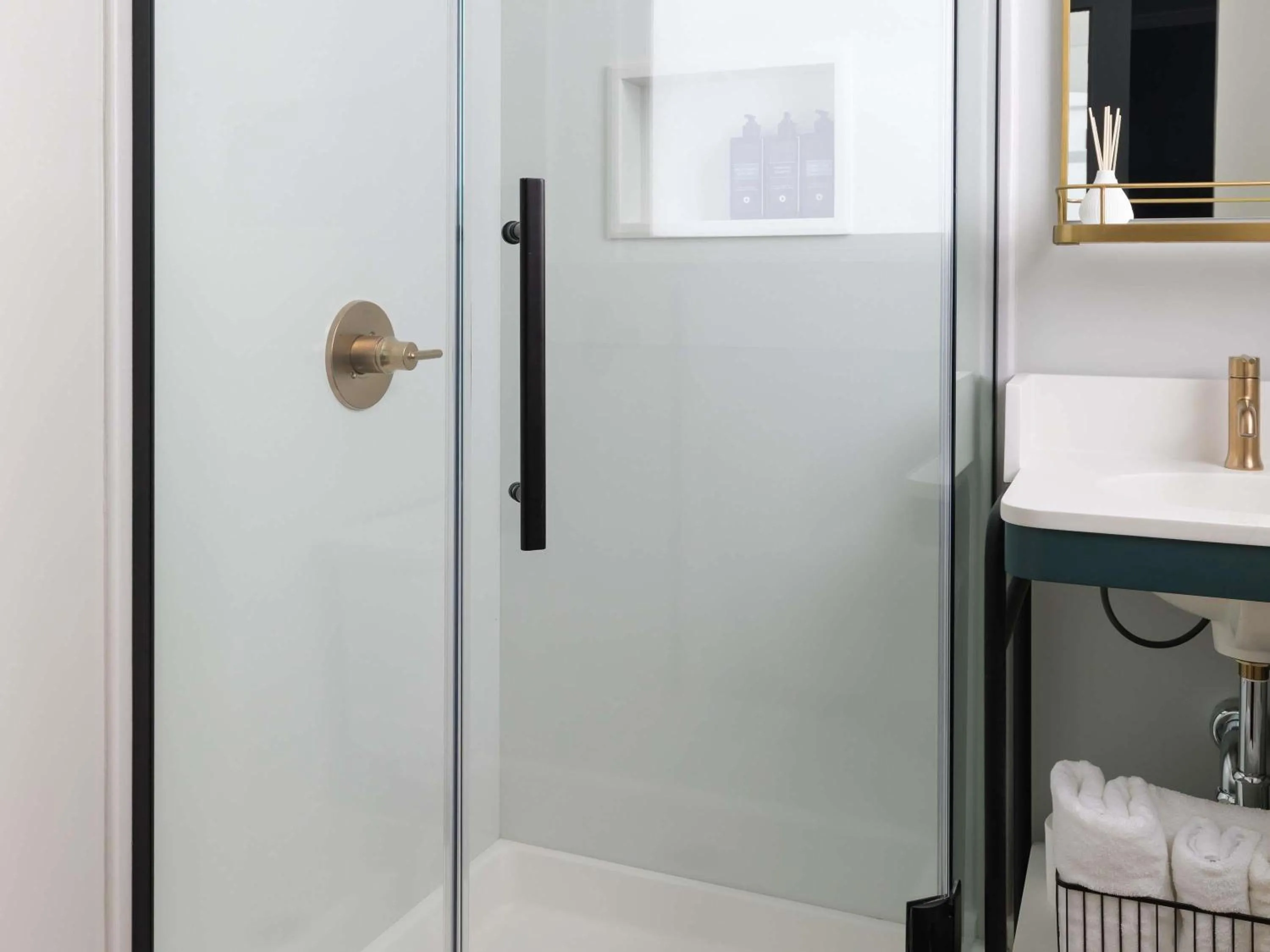 Bedroom in Hotel Stratford San Francisco - Handwritten Collection