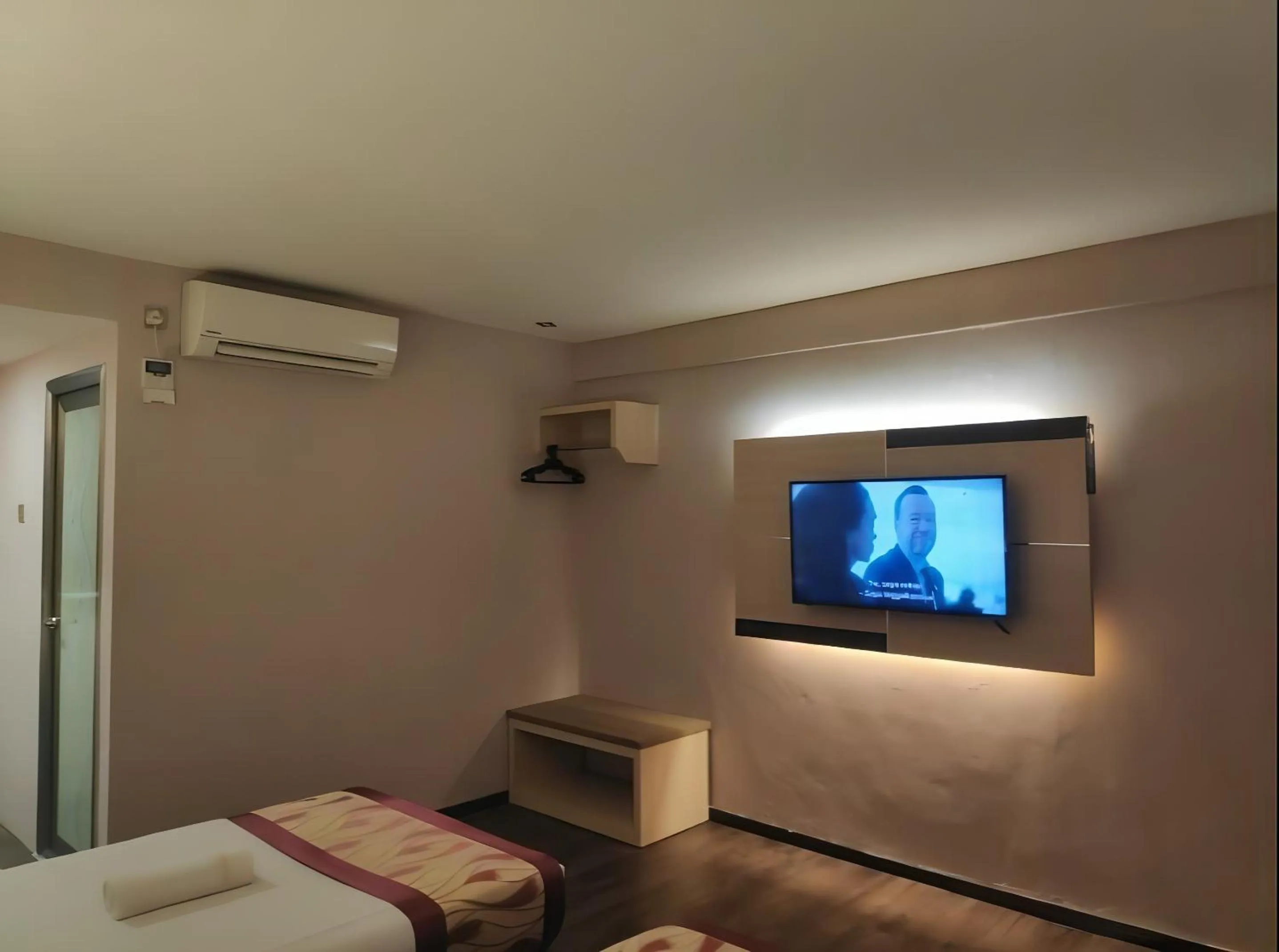 View (from property/room), Bed in Palace Inn