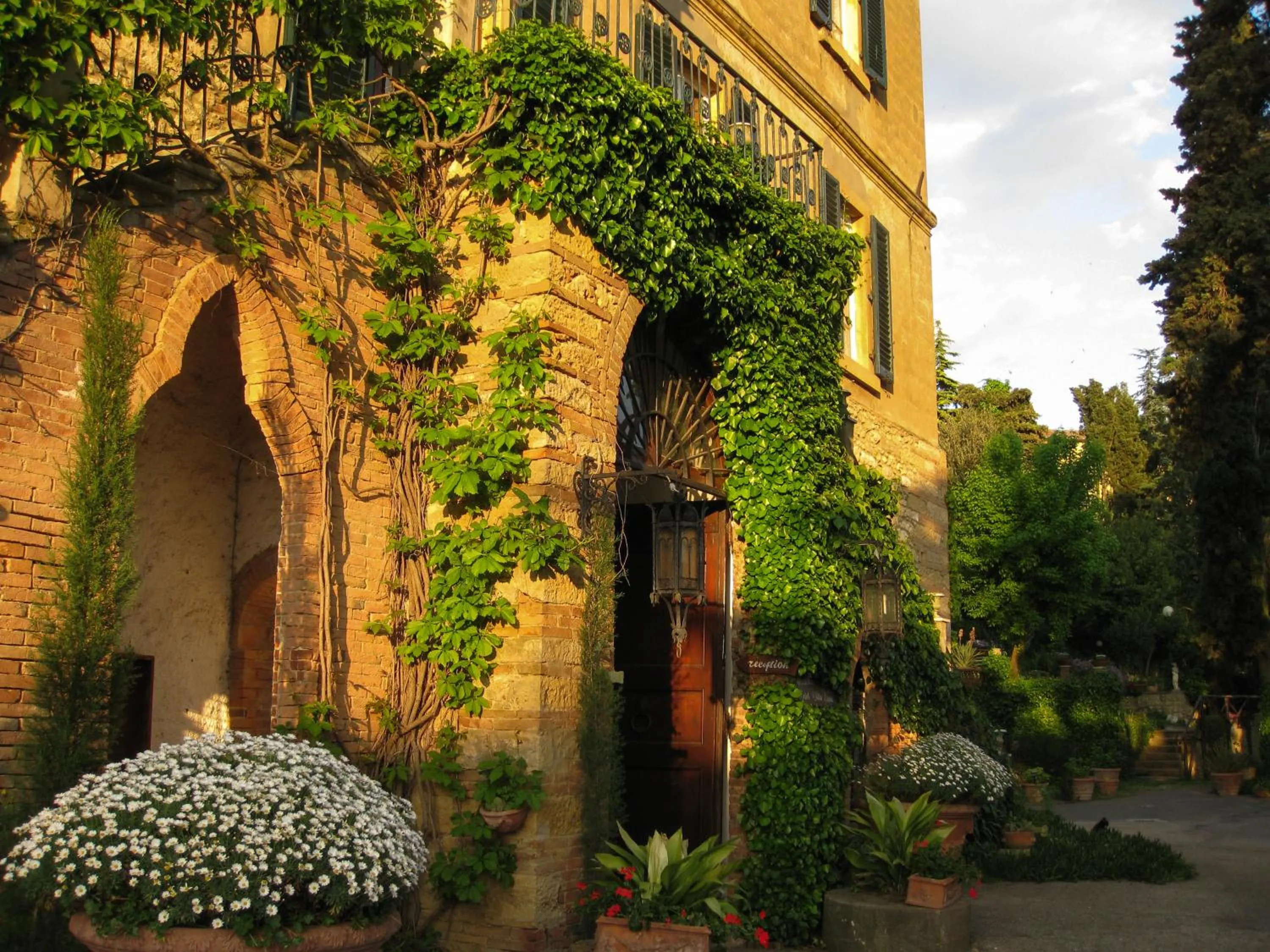 Facade/entrance in Residence Villa Elena