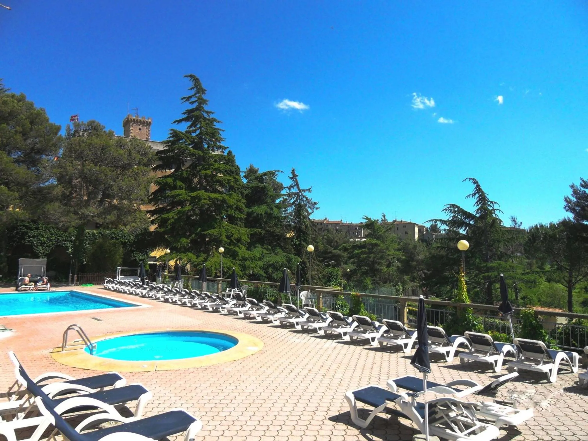 Swimming pool in Residence Villa Elena