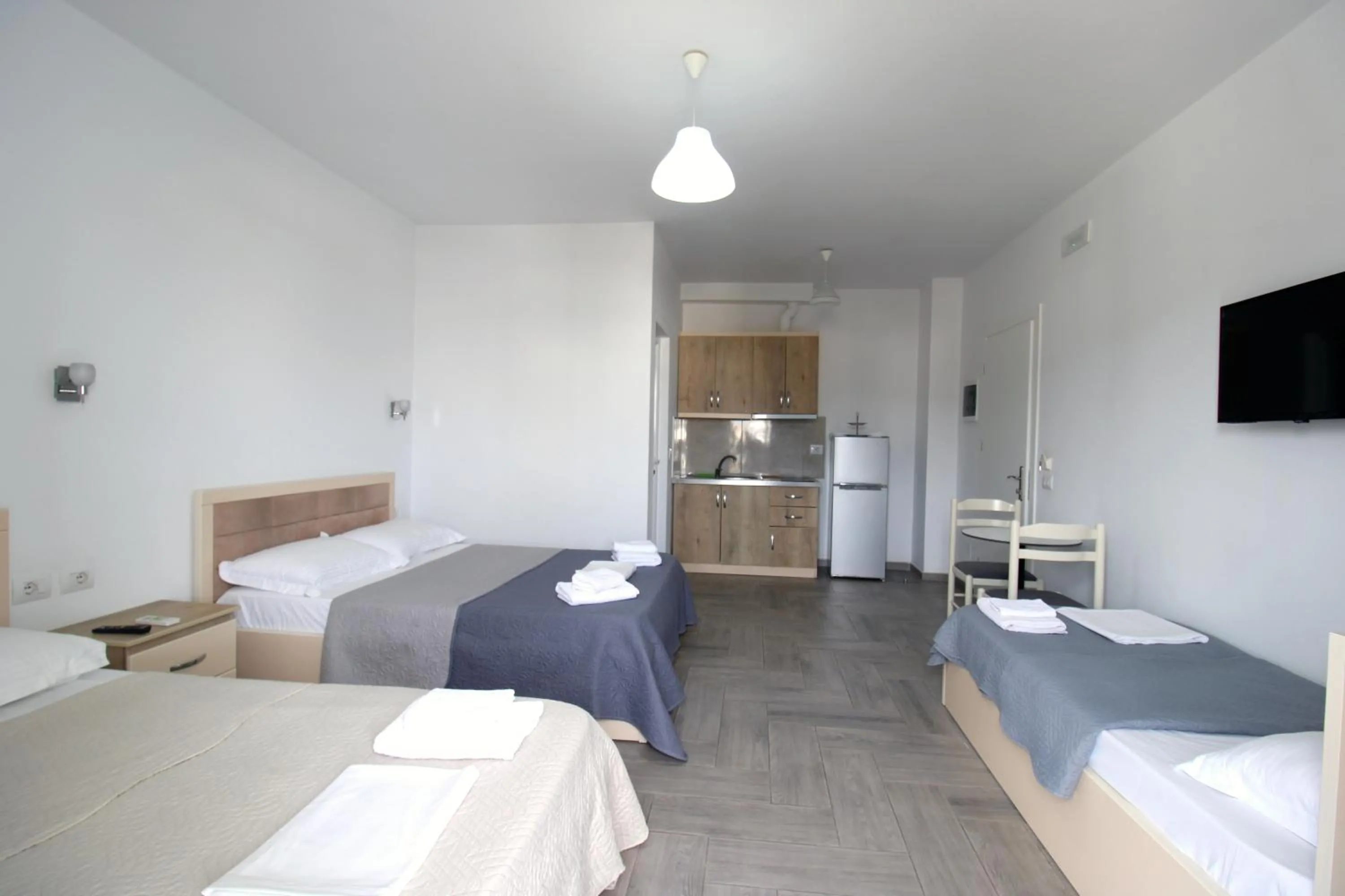 TV and multimedia, Bed in Hotel Villa Adrian