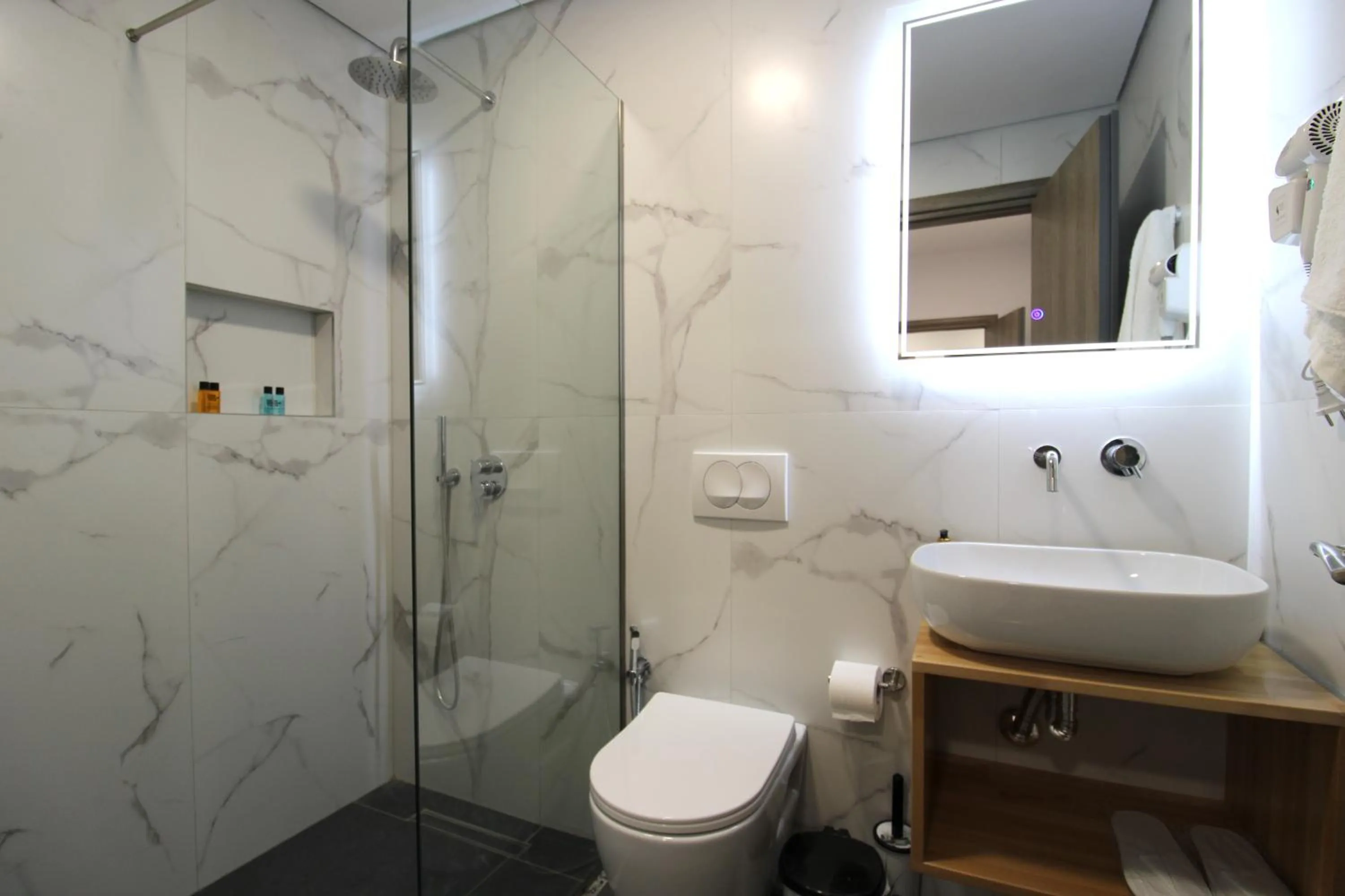 Shower in Hotel Villa Adrian