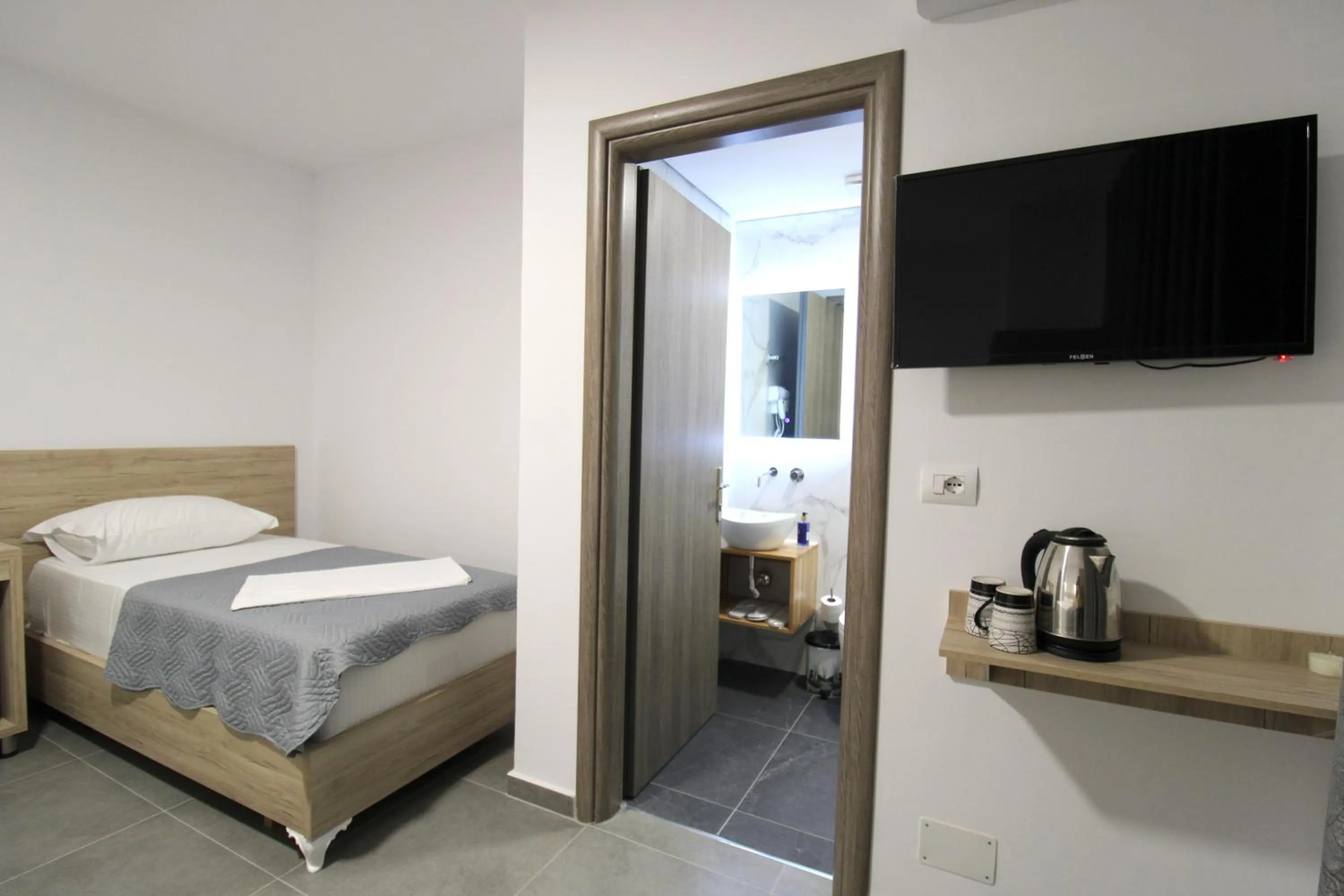 Bed in Hotel Villa Adrian