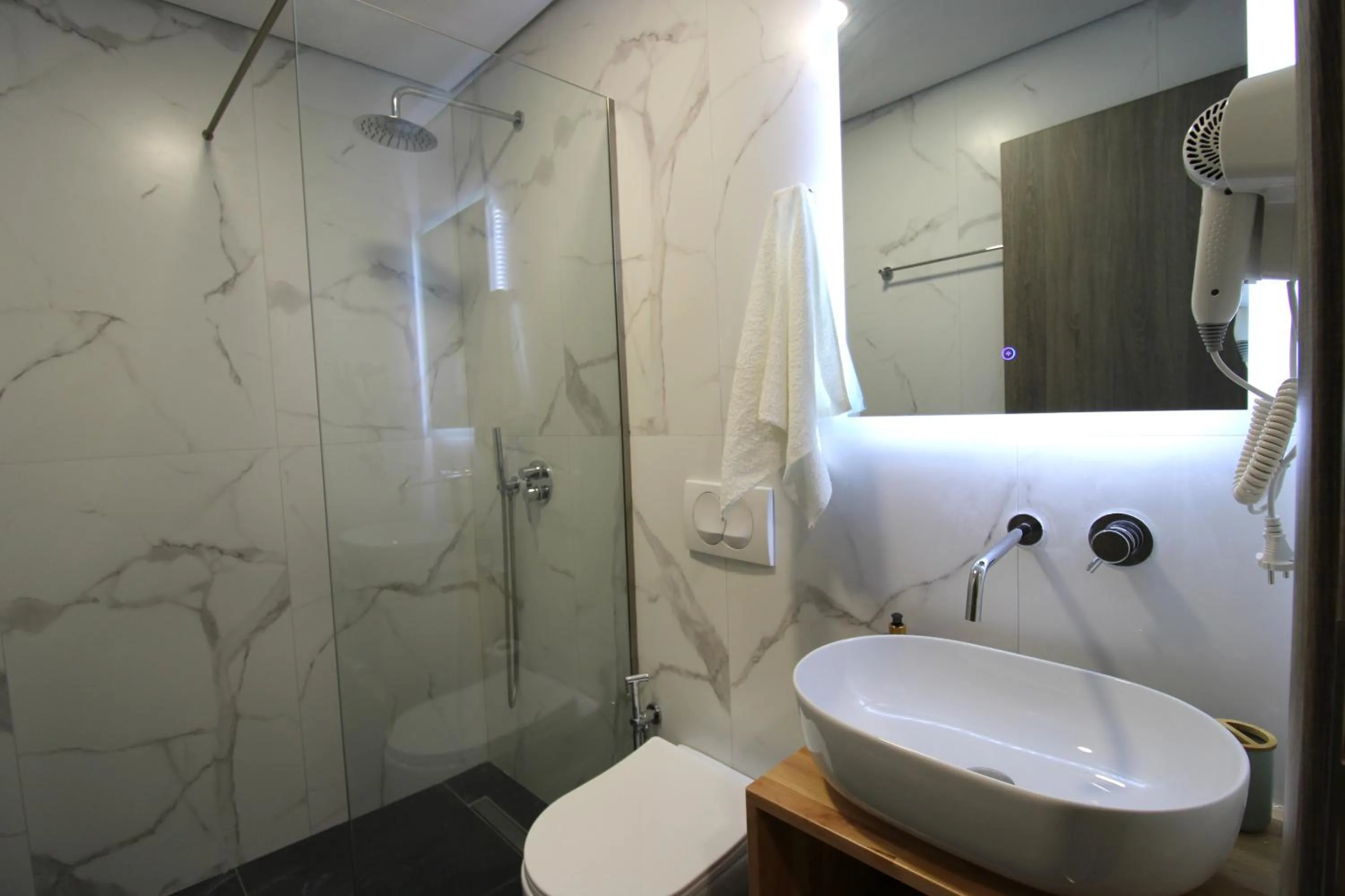 Shower in Hotel Villa Adrian