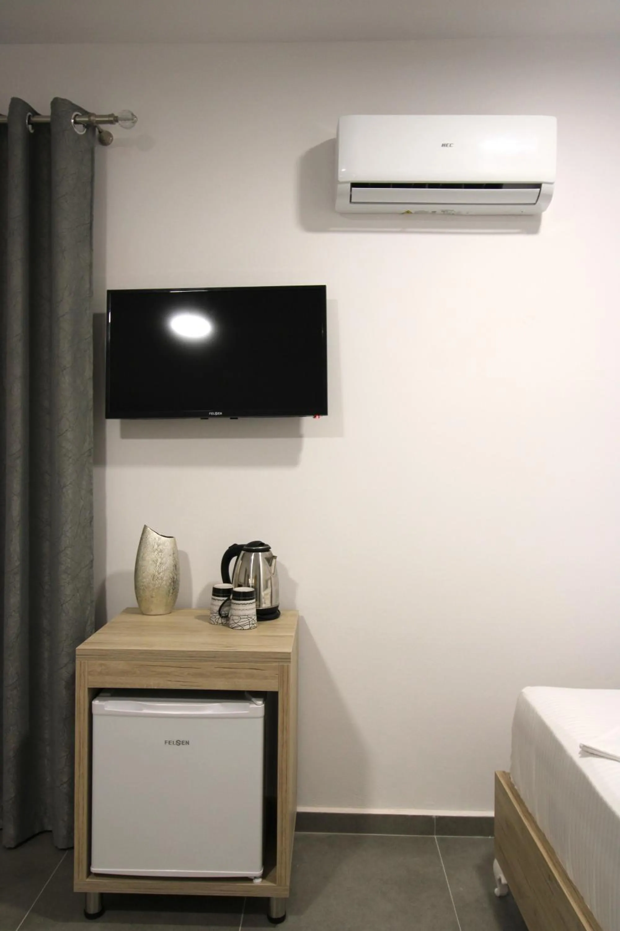 TV and multimedia in Hotel Villa Adrian