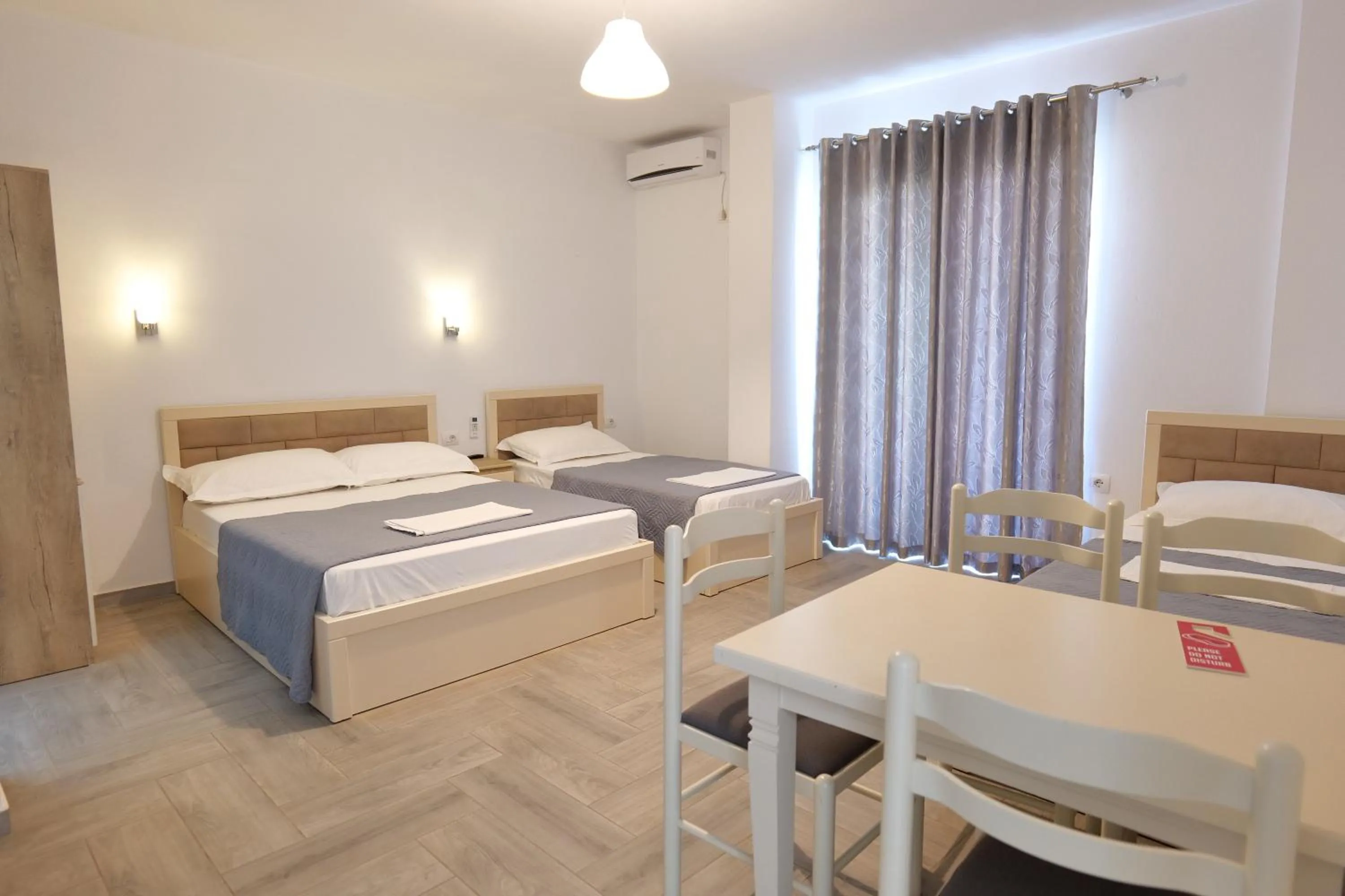 Bedroom, Bed in Hotel Villa Adrian