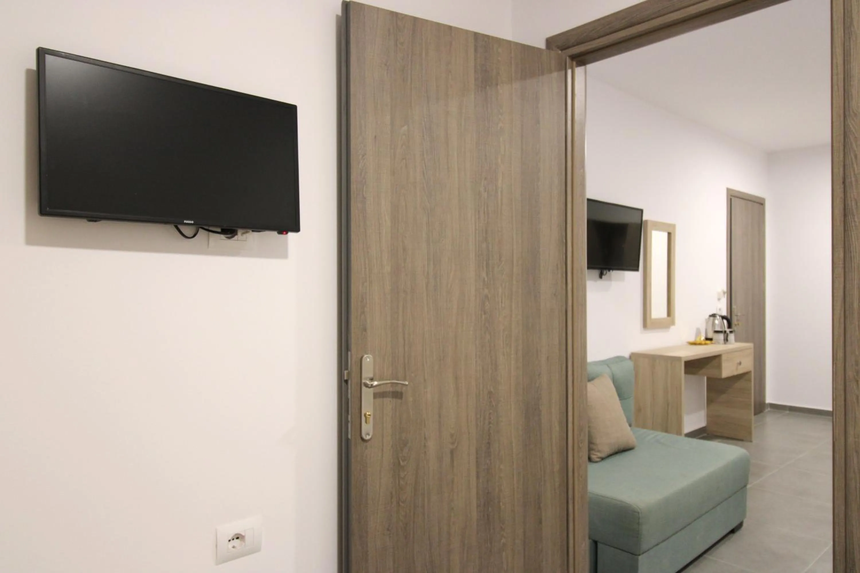TV and multimedia in Hotel Villa Adrian