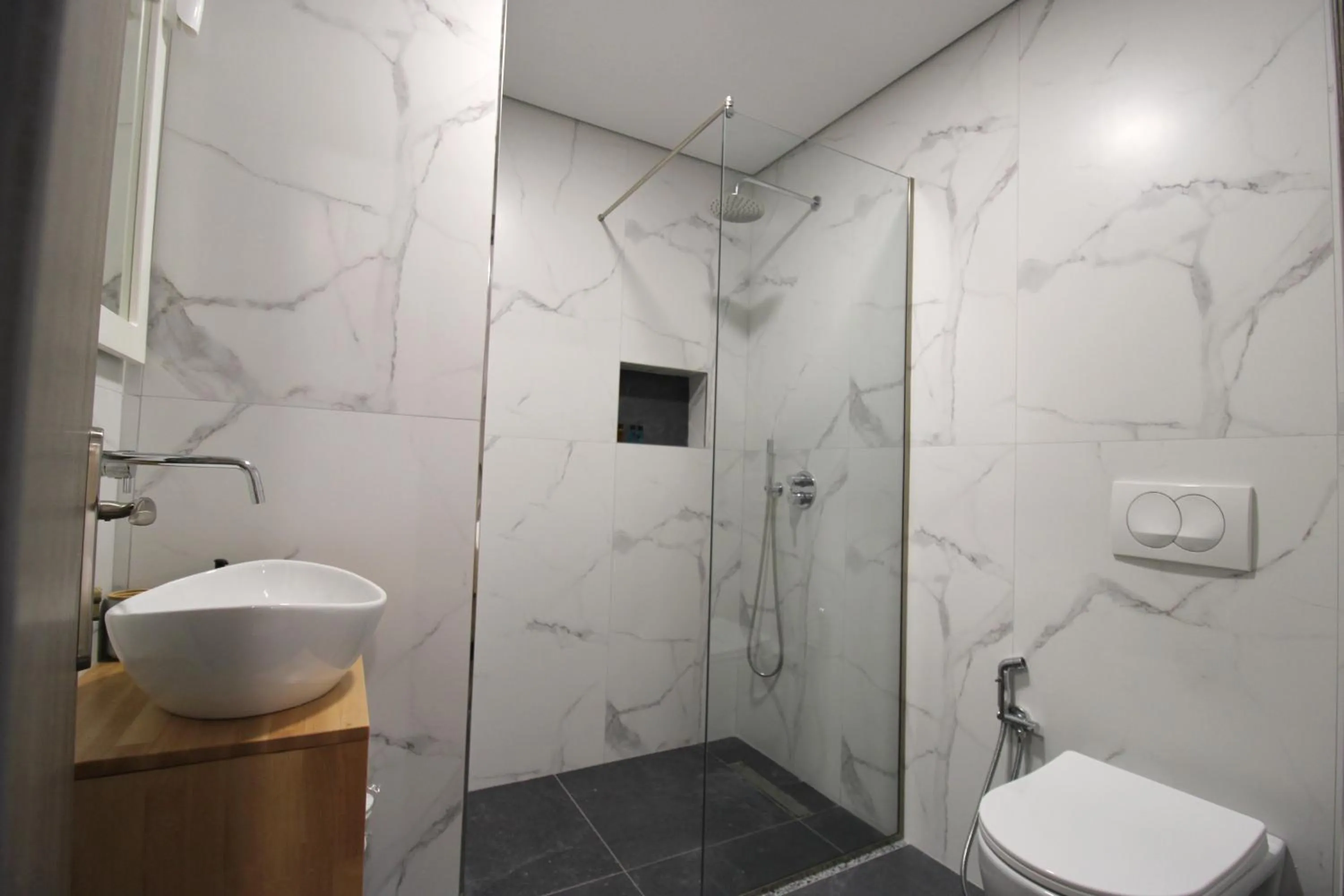 Shower in Hotel Villa Adrian