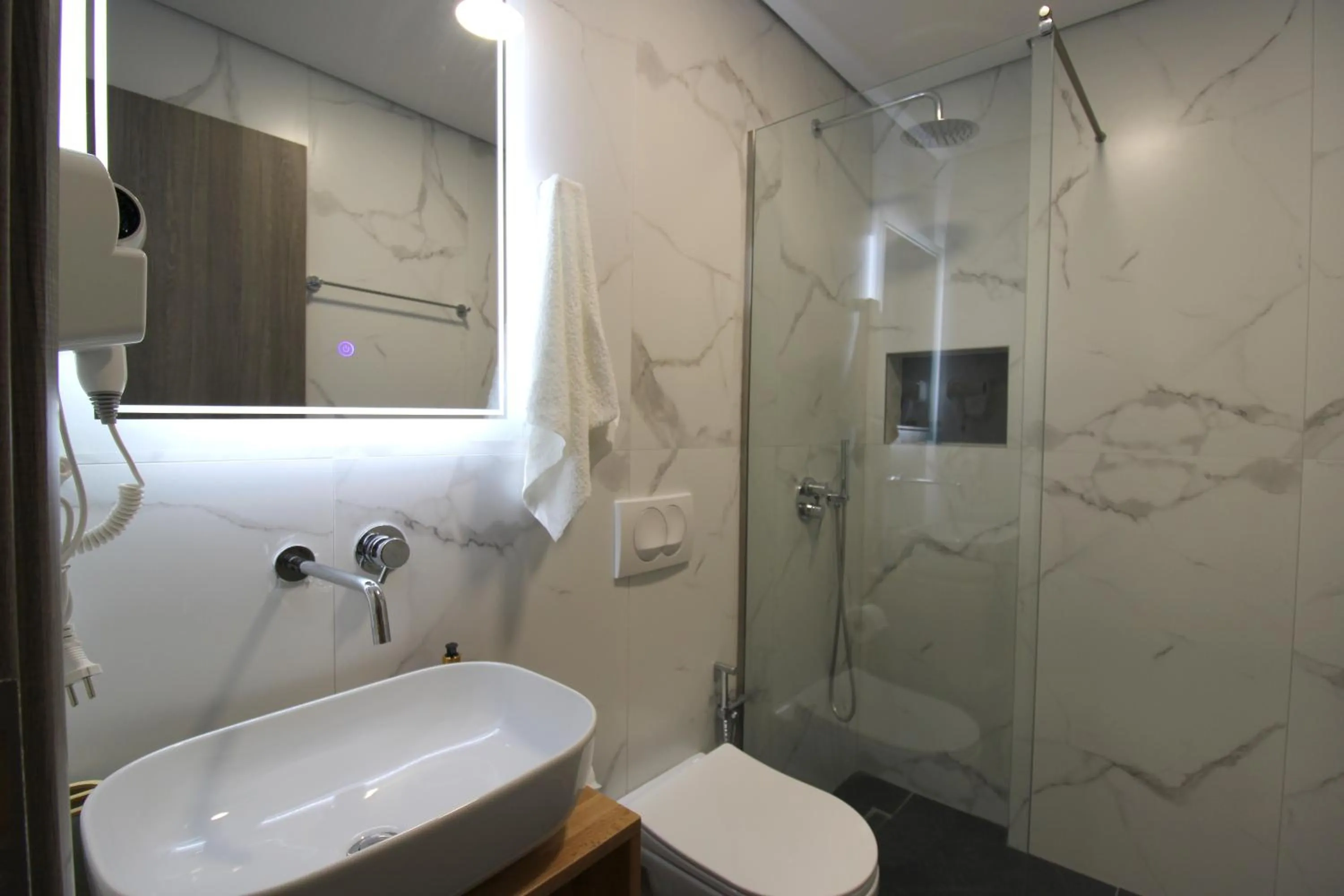 Shower in Hotel Villa Adrian