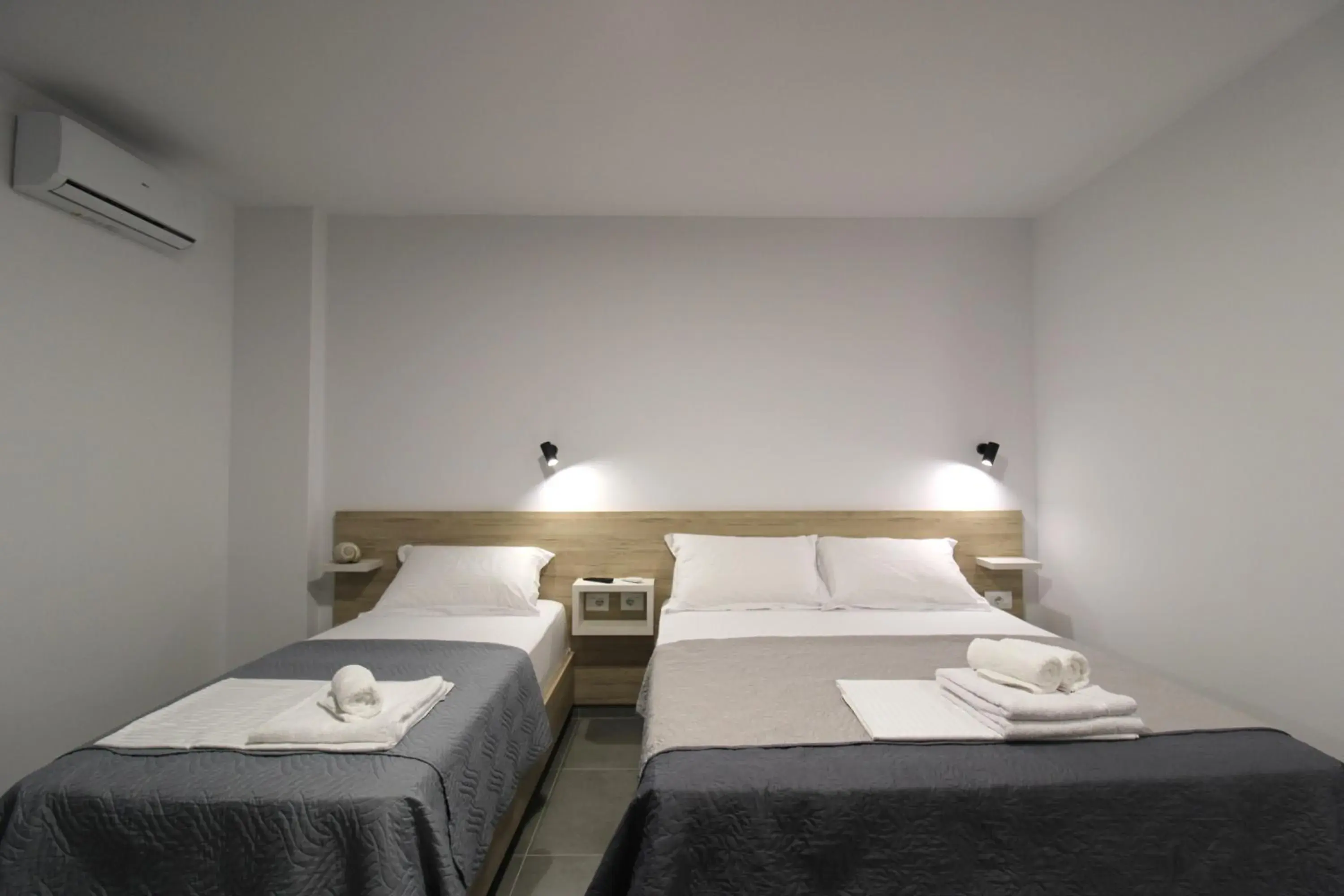 Deluxe Quadruple Room in Hotel Villa Adrian Deluxe Quadruple Room in Hotel Villa Adrian