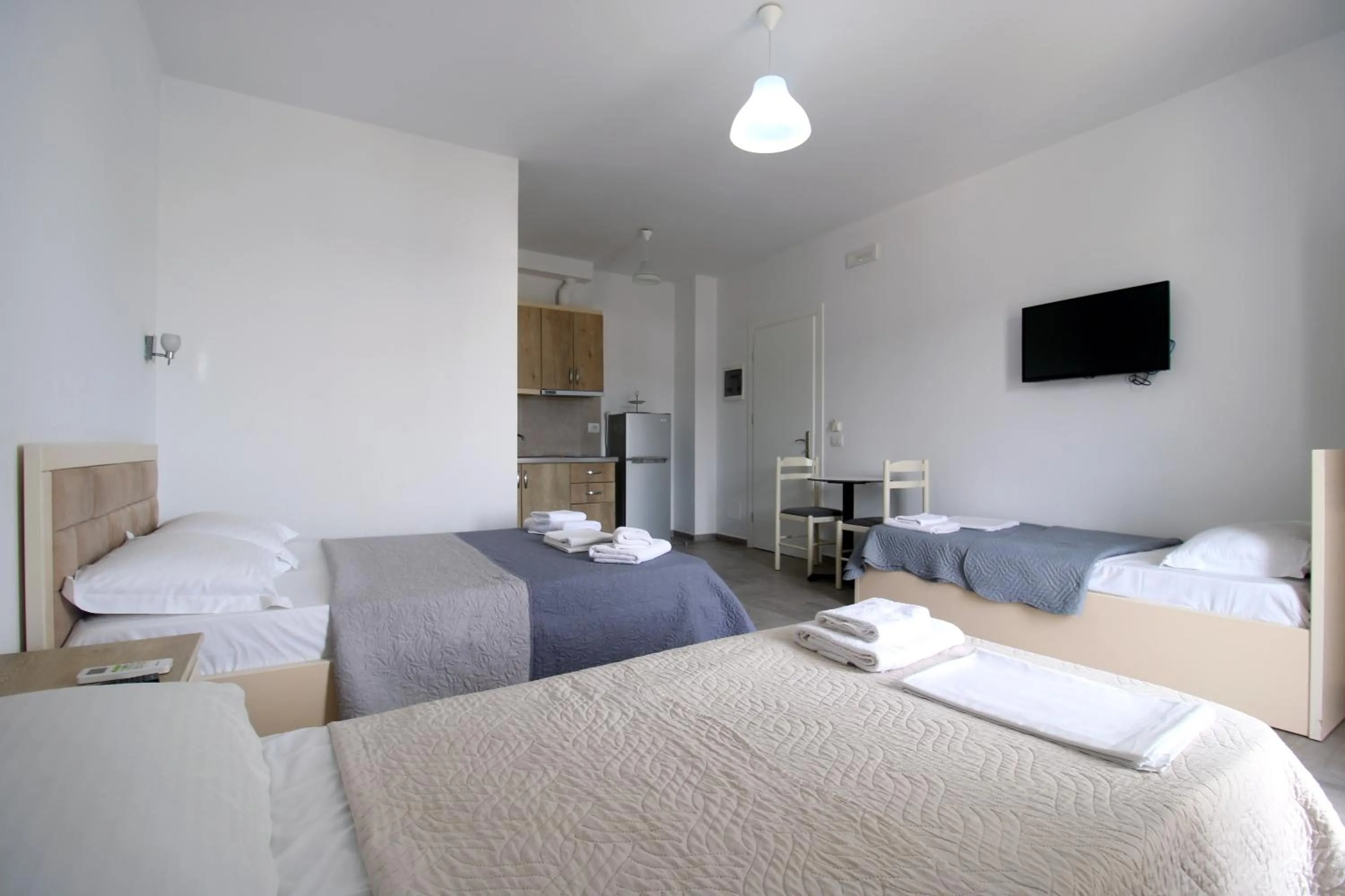 TV and multimedia, Bed in Hotel Villa Adrian