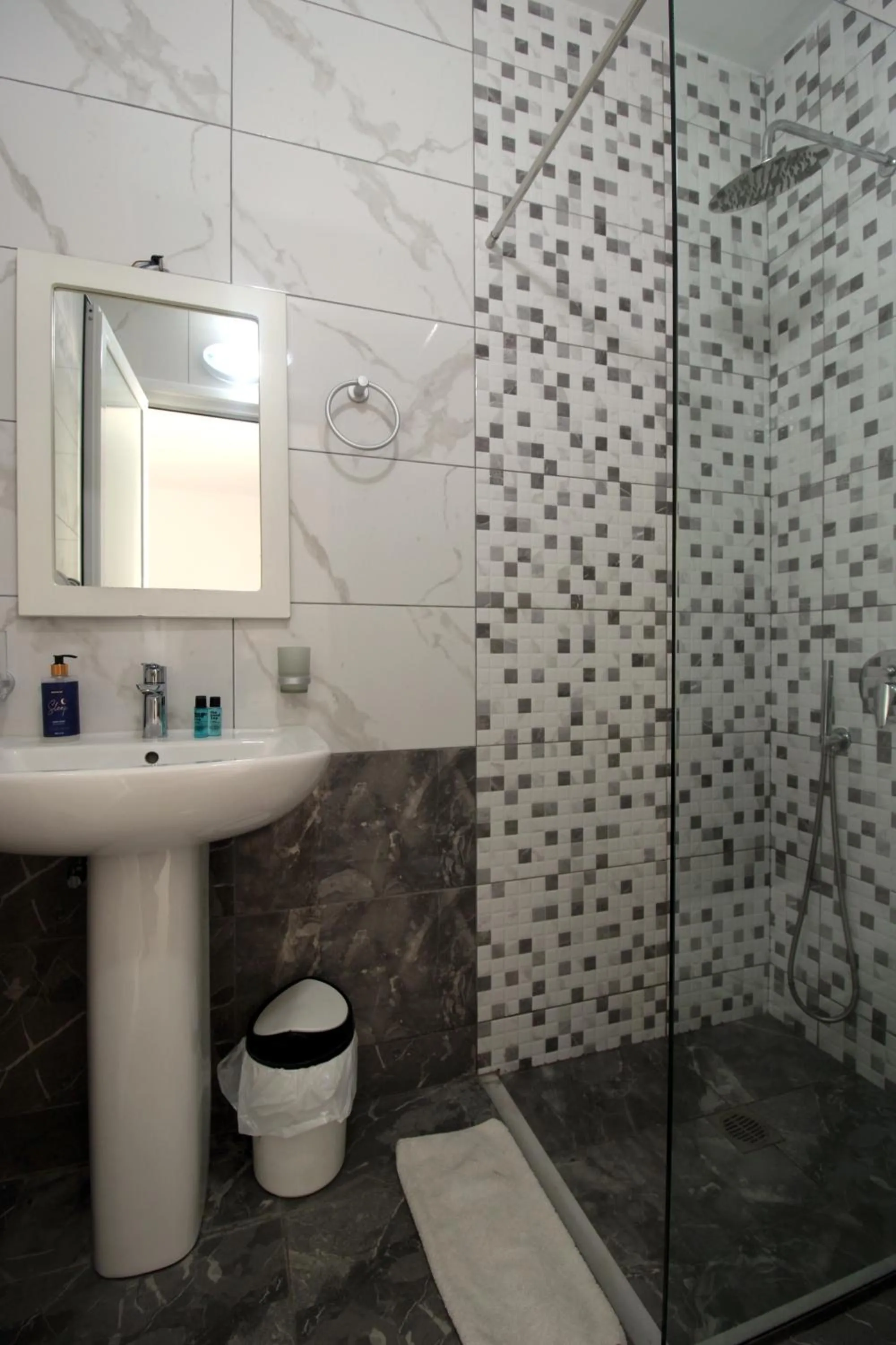 Toilet in Hotel Villa Adrian