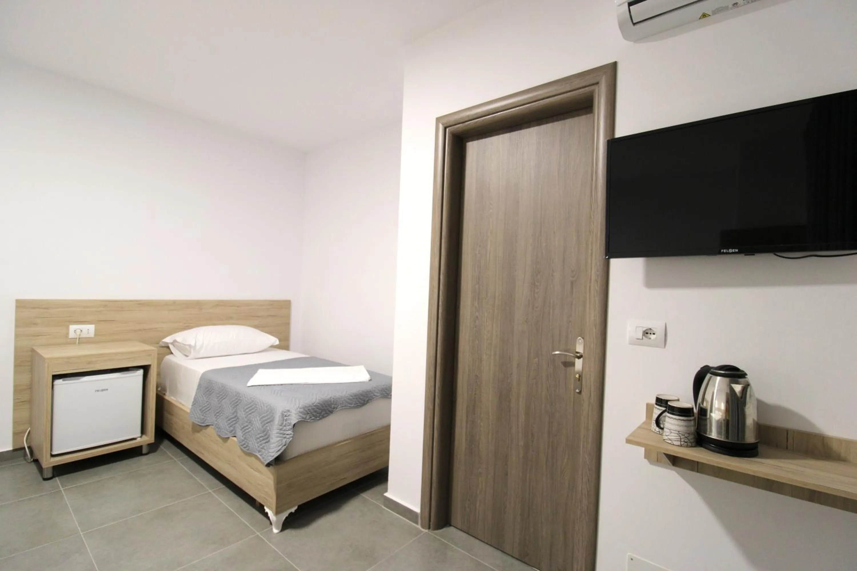 Bed in Hotel Villa Adrian