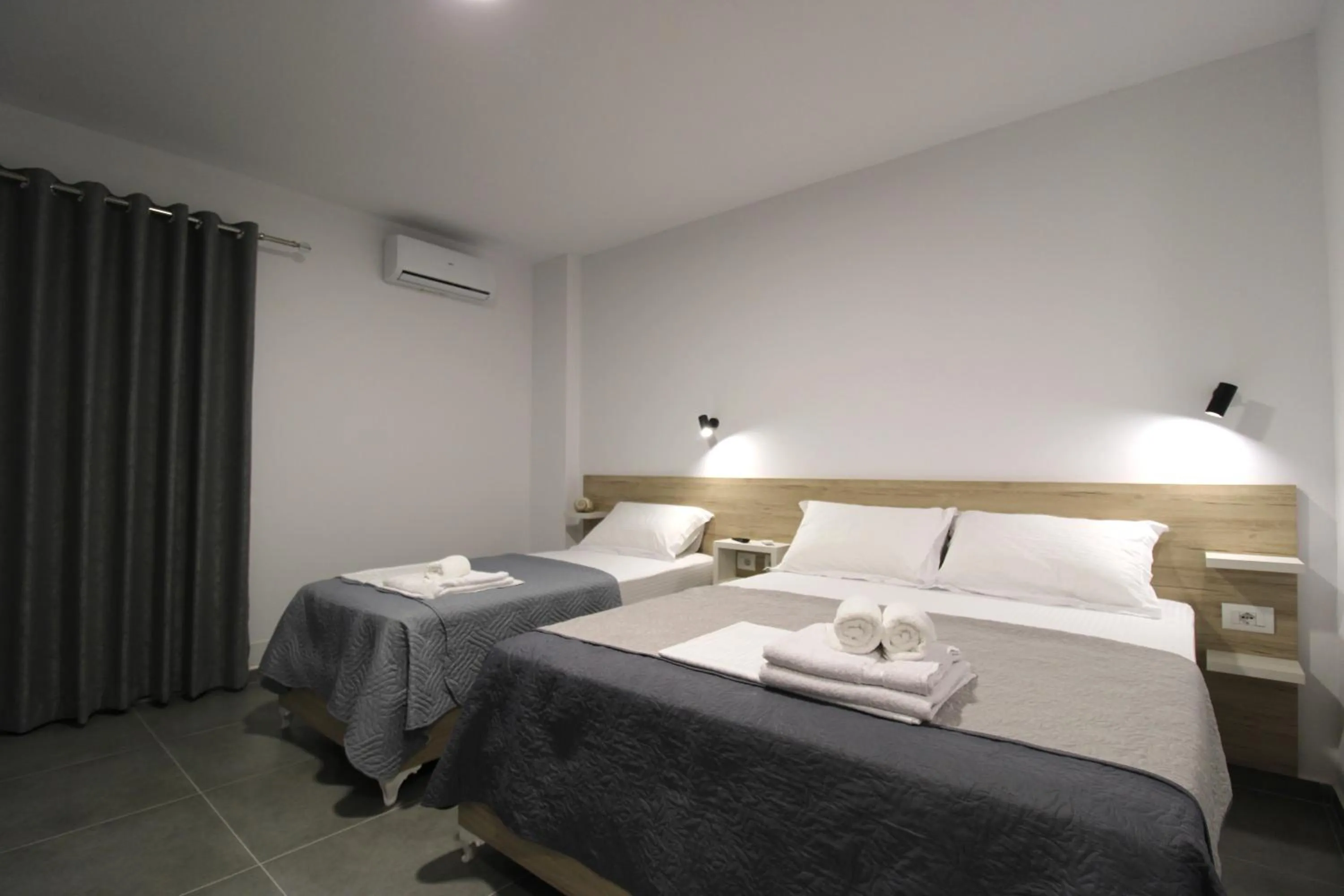 Bed in Hotel Villa Adrian