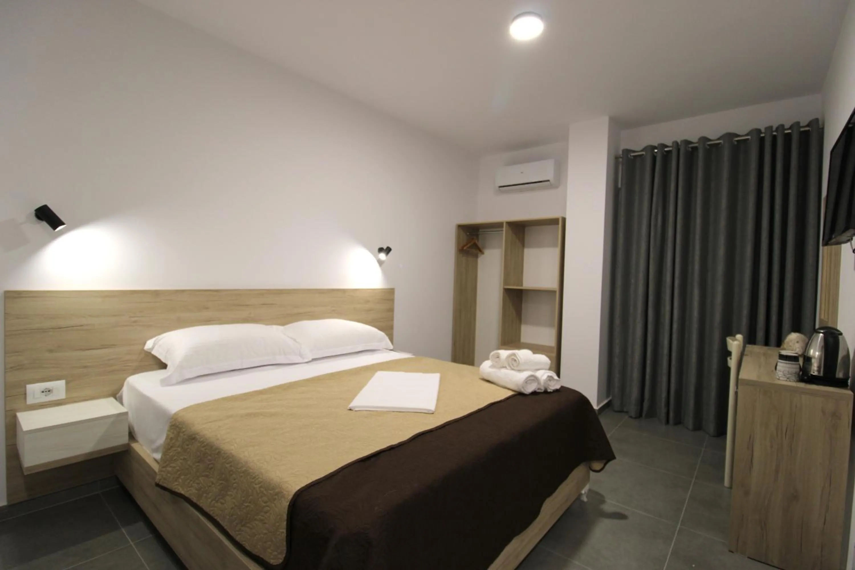Bed in Hotel Villa Adrian