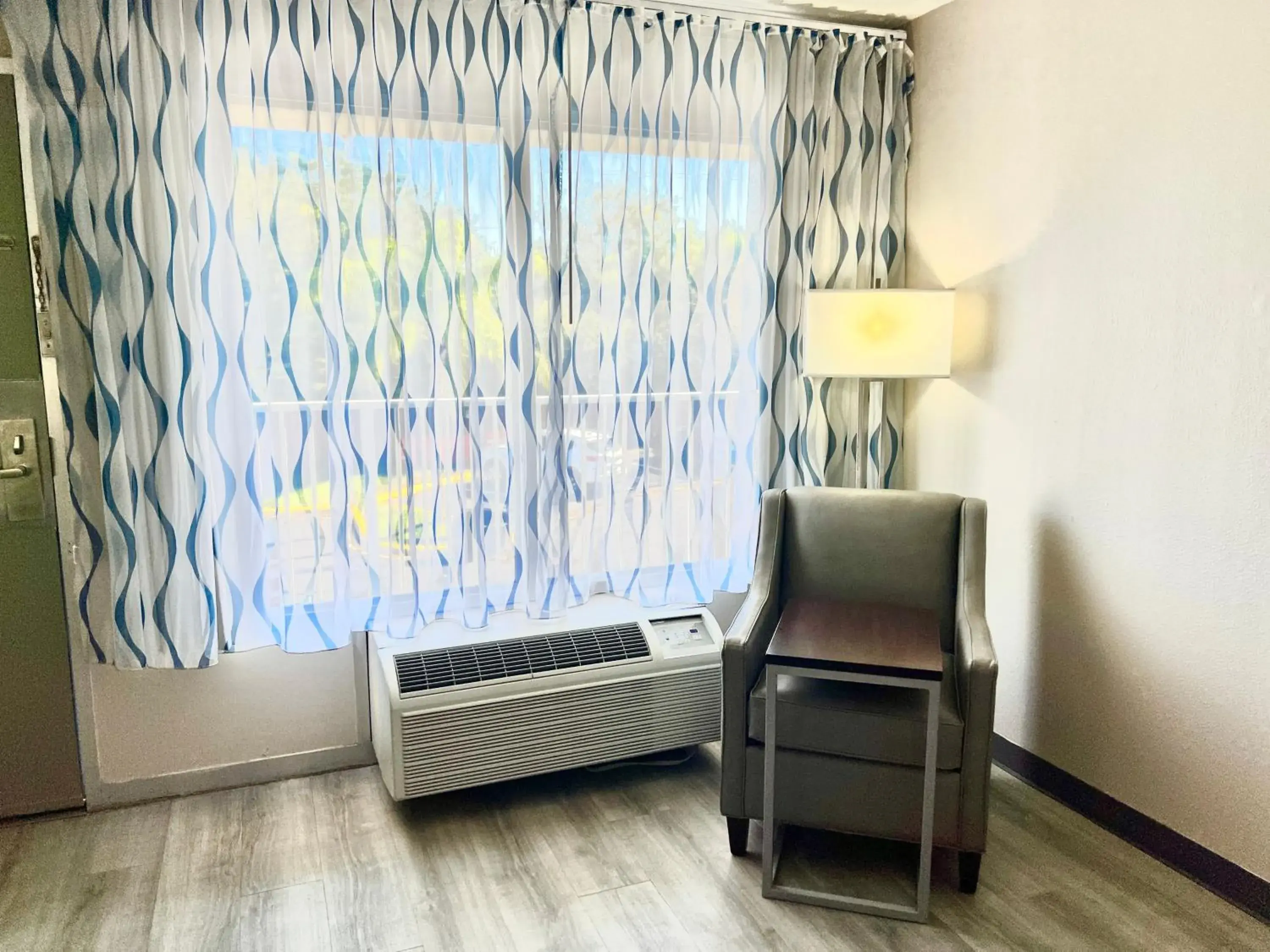 King Room with Pool View - Non-Smoking in Days Inn by Wyndham Melbourne King Room with Pool View - Non-Smoking in Days Inn by Wyndham Melbourne