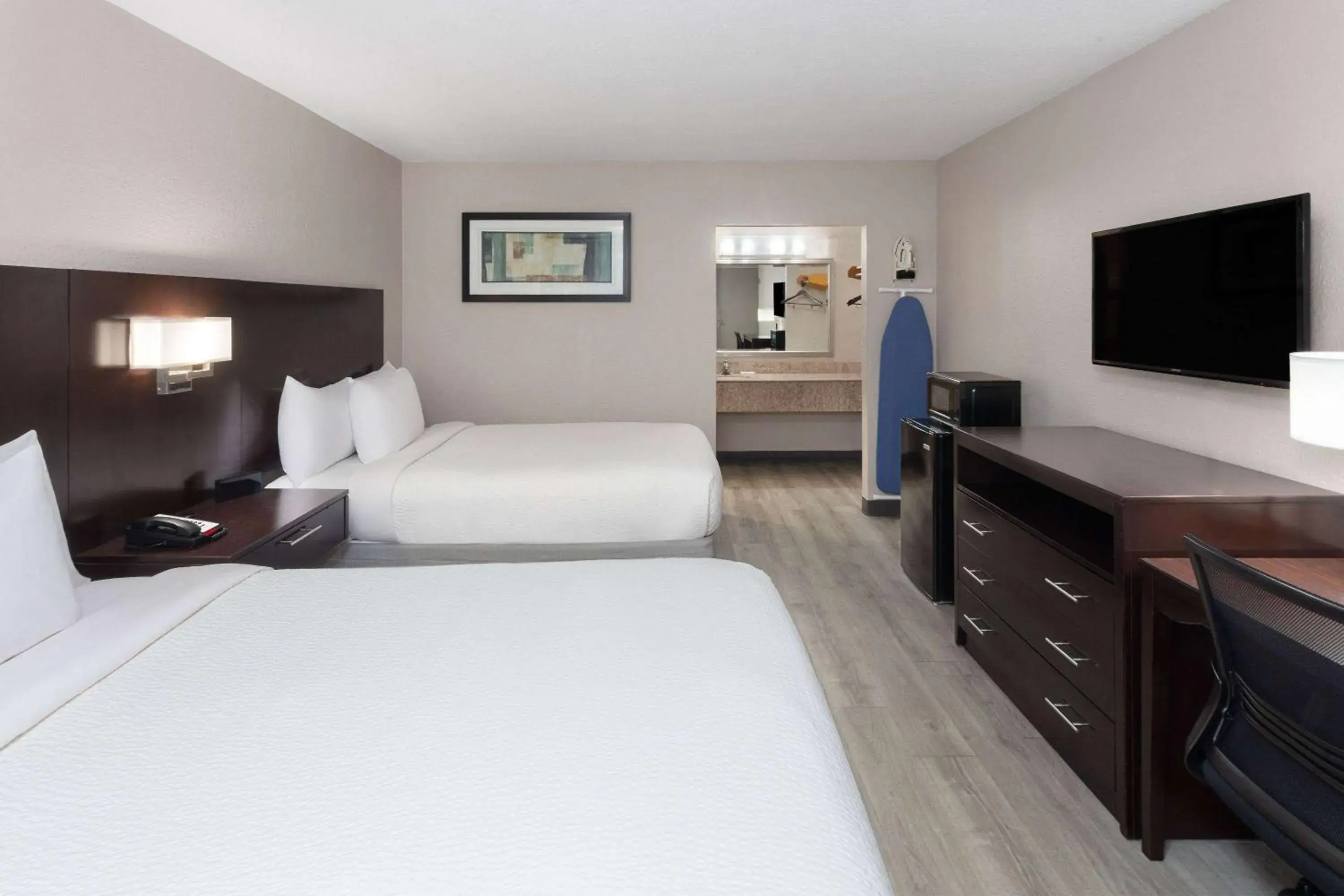 Double Room with Two Double Beds - Non-Smoking in Days Inn by Wyndham Melbourne Double Room with Two Double Beds - Non-Smoking in Days Inn by Wyndham Melbourne