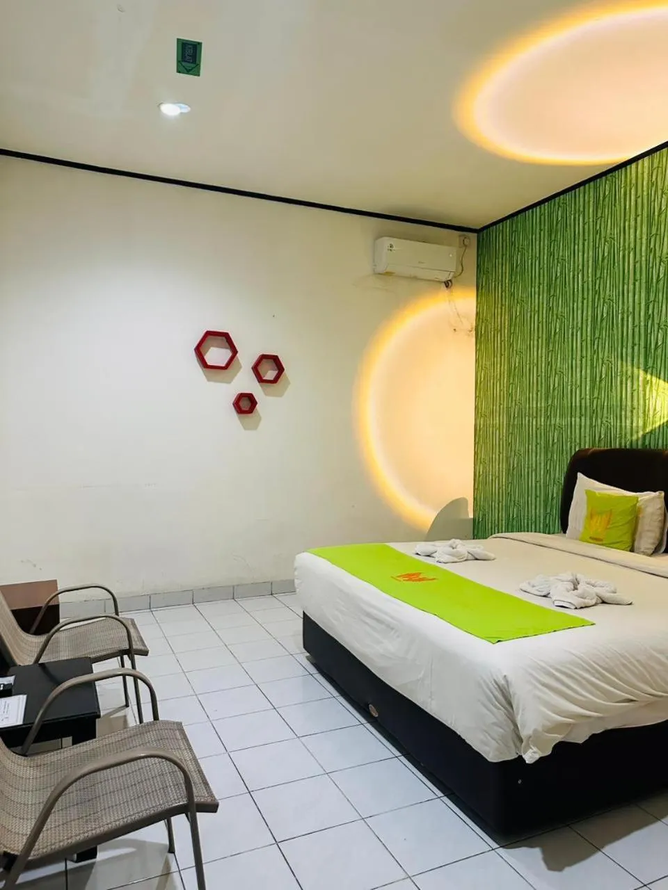 Bed in Hotel Huswah Airport