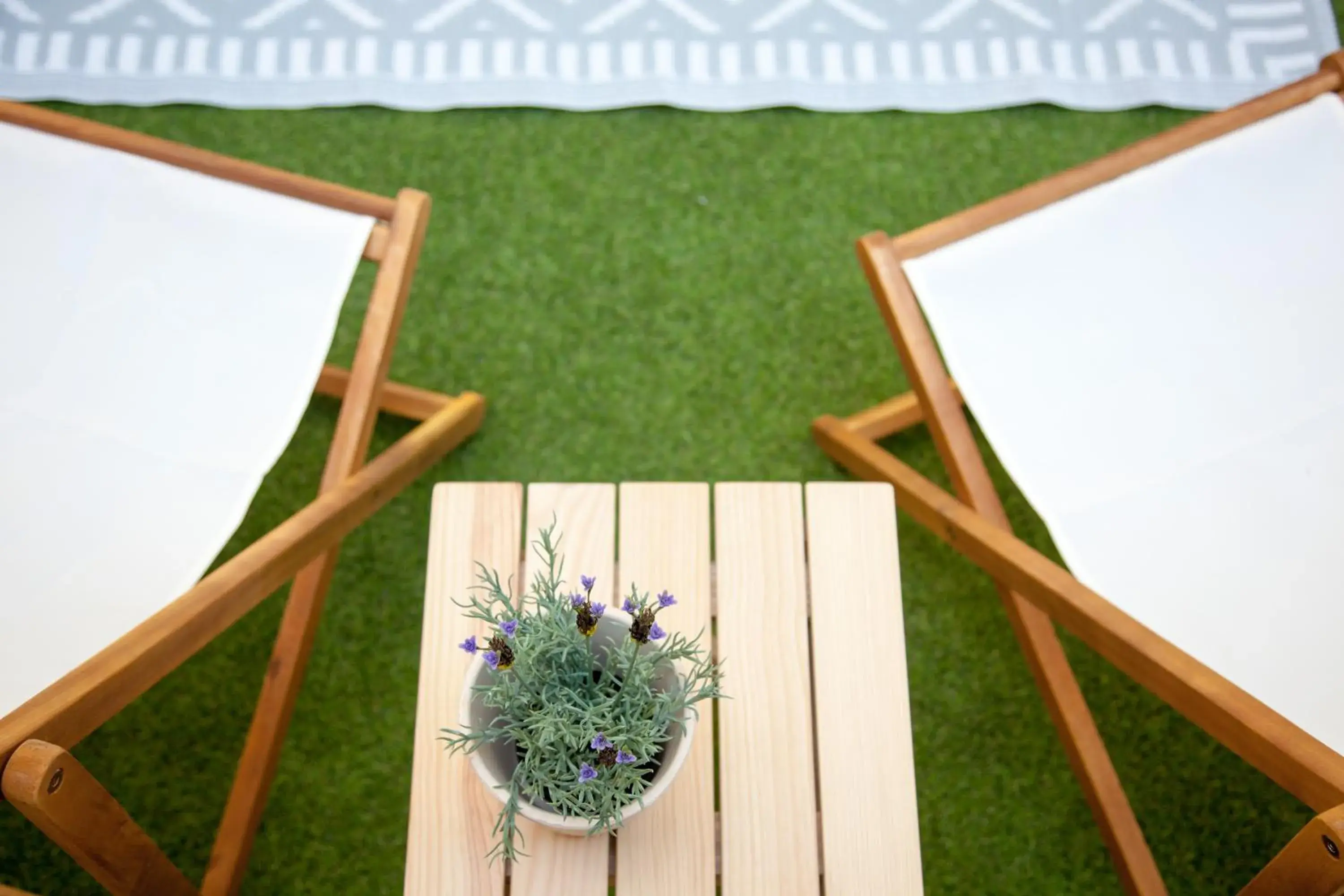 Renovated Apart with Private Courtyard, By TimeCooler Renovated Apart with Private Courtyard, By TimeCooler