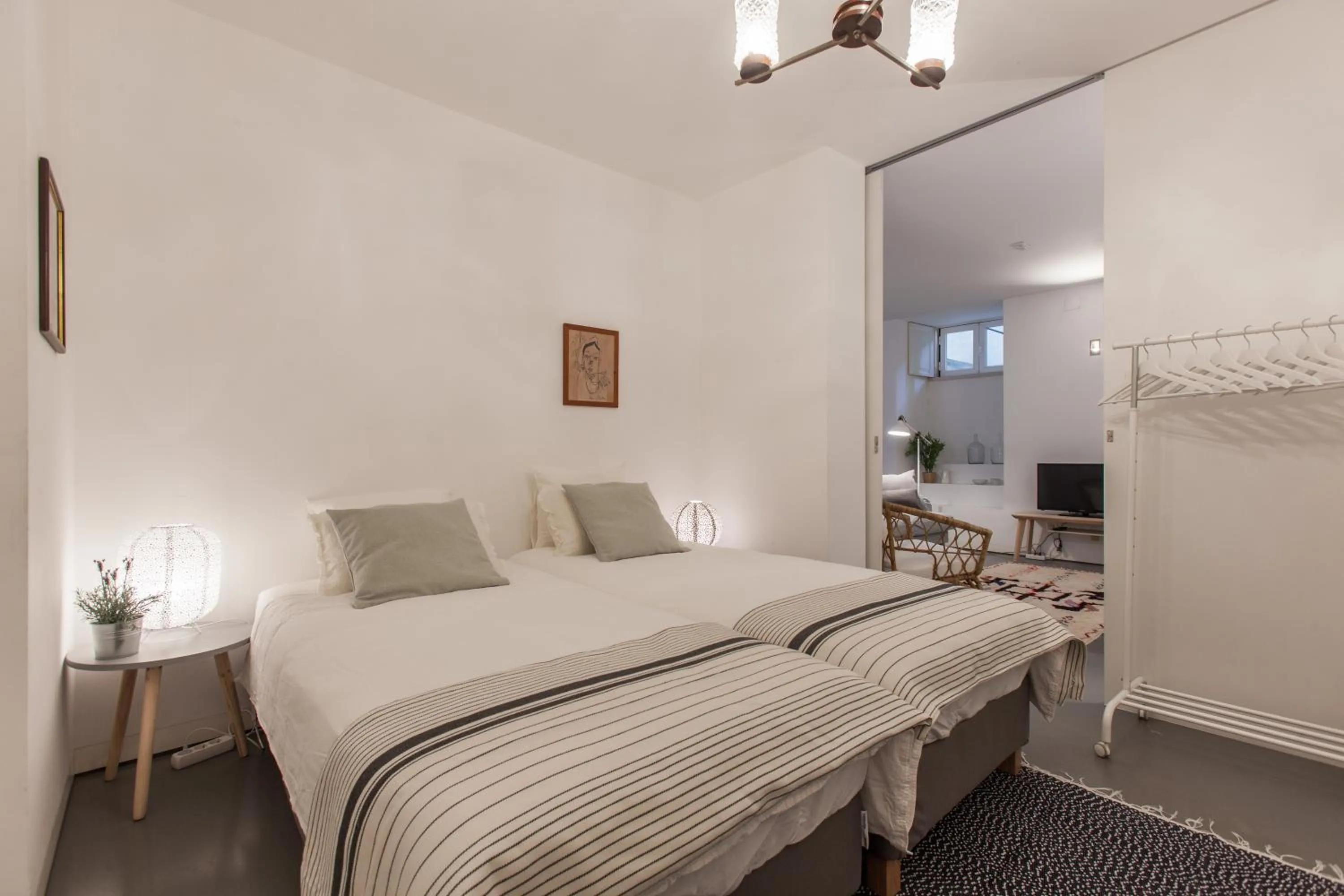 Renovated Apart with Private Courtyard, By TimeCooler