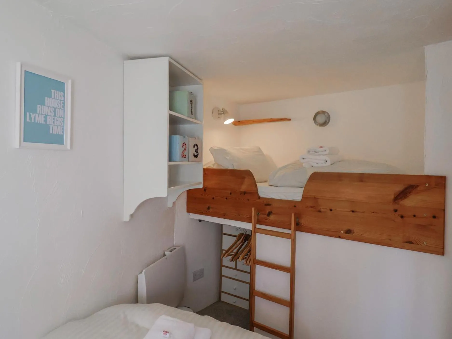 Property building, Bed in Cleve Cottage