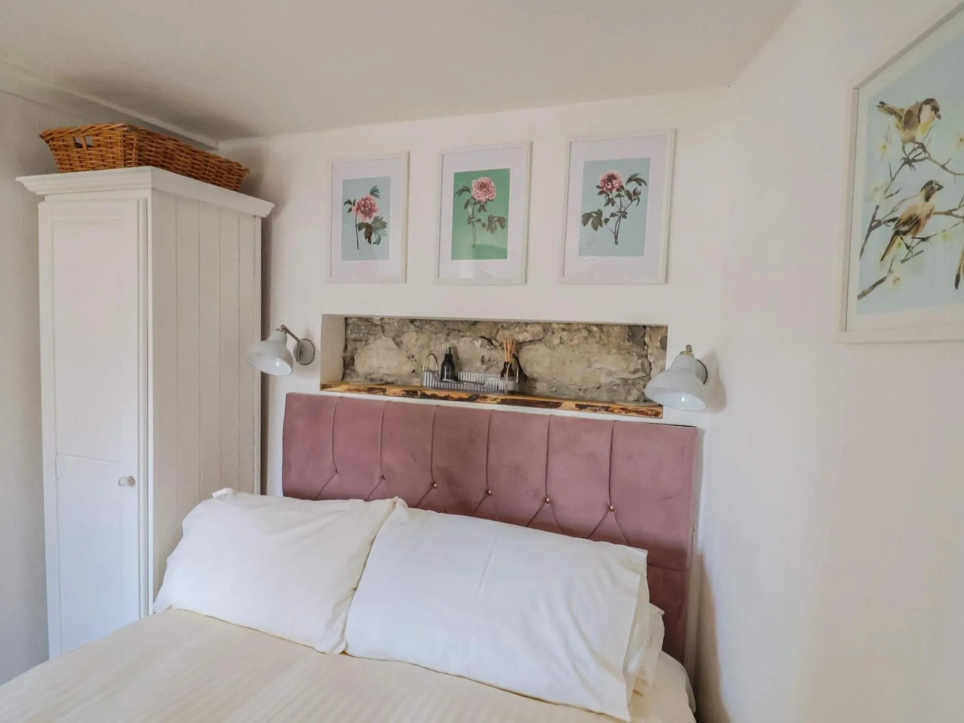 Property building, Bed in Cleve Cottage