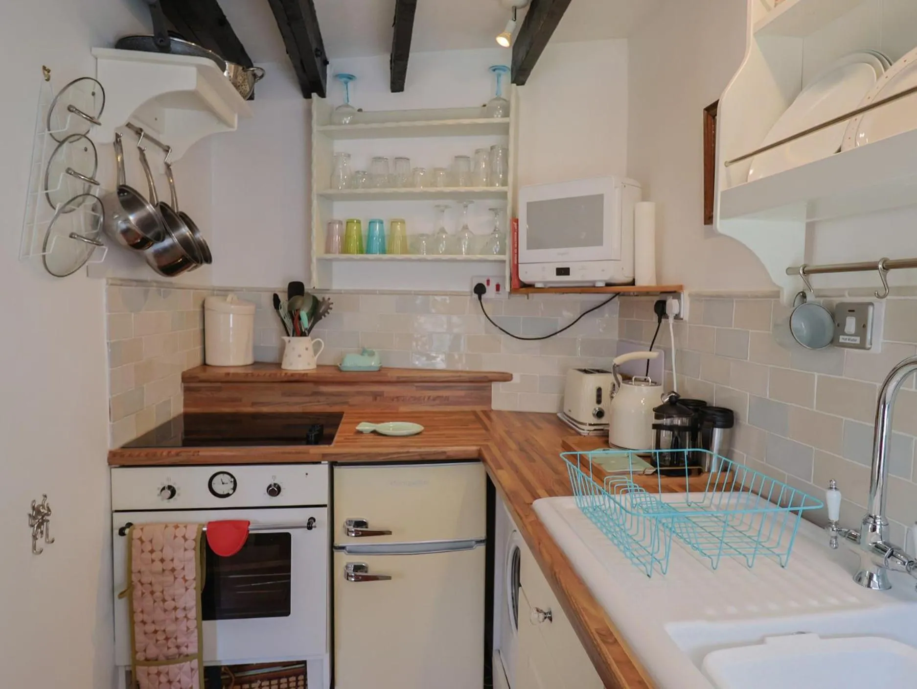 Property building in Cleve Cottage