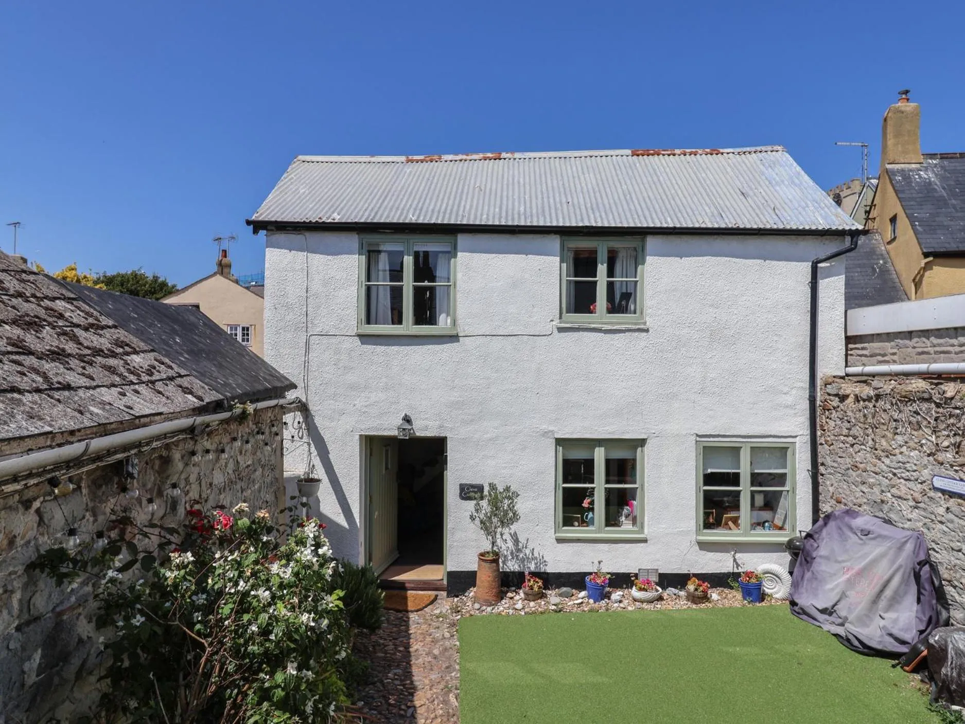 Property building in Cleve Cottage